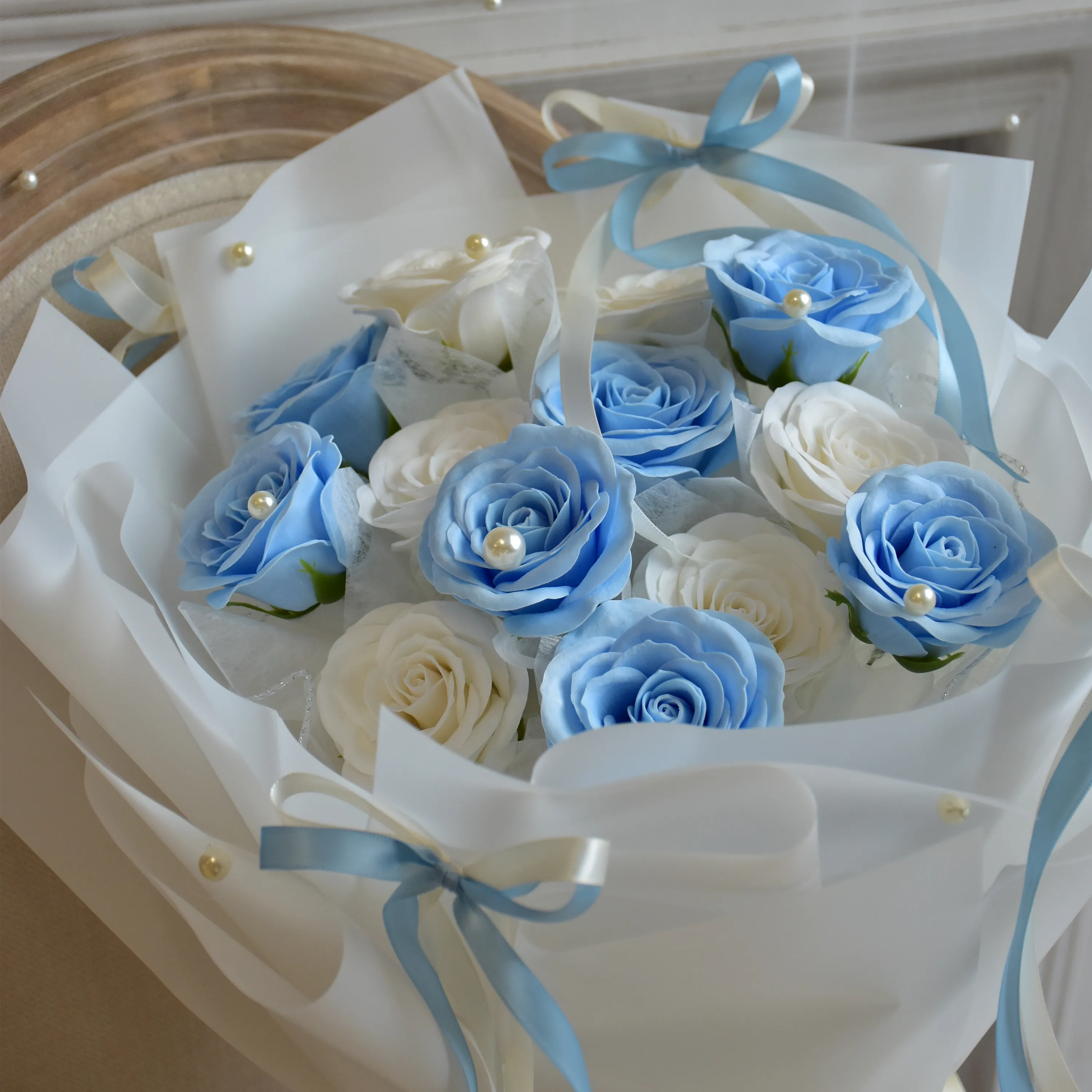 13朵滿開蝴蝶結香氛花束