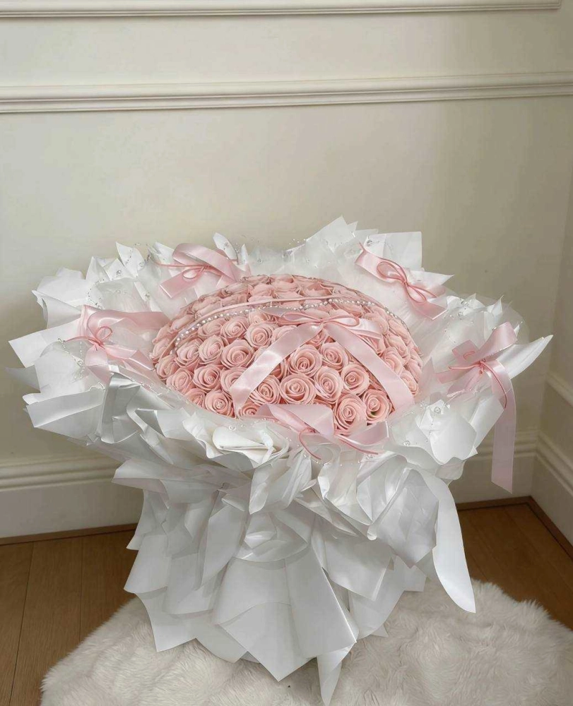 粉色曼塔玫瑰永生香氛花束