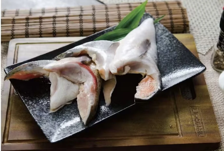 鮮嫩鮭魚下巴