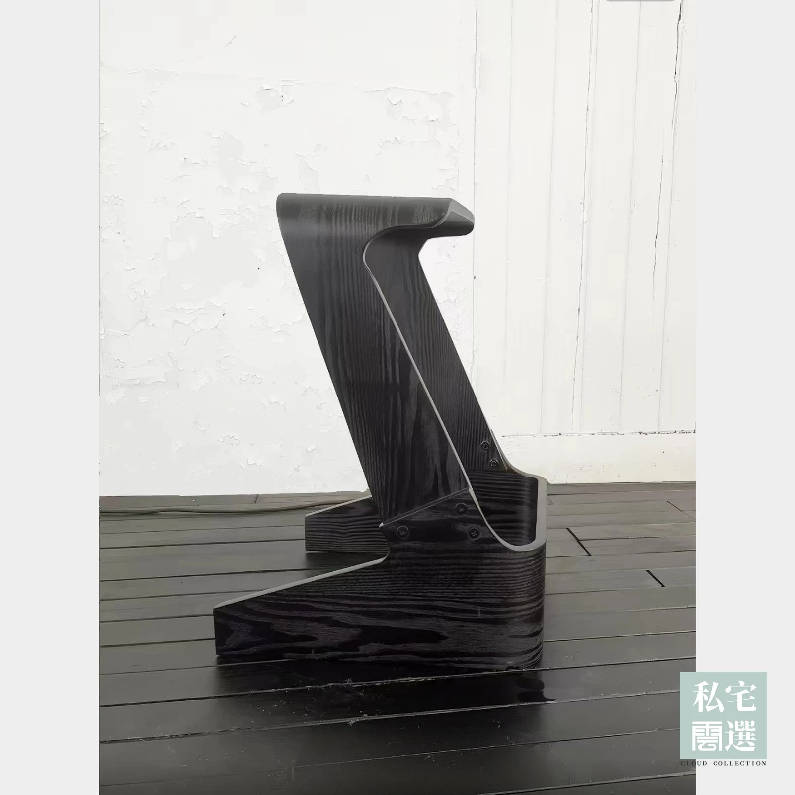 祈人吧椅｜Z 形實木多層板・原木色與黑色，63／70cm 兩種高度