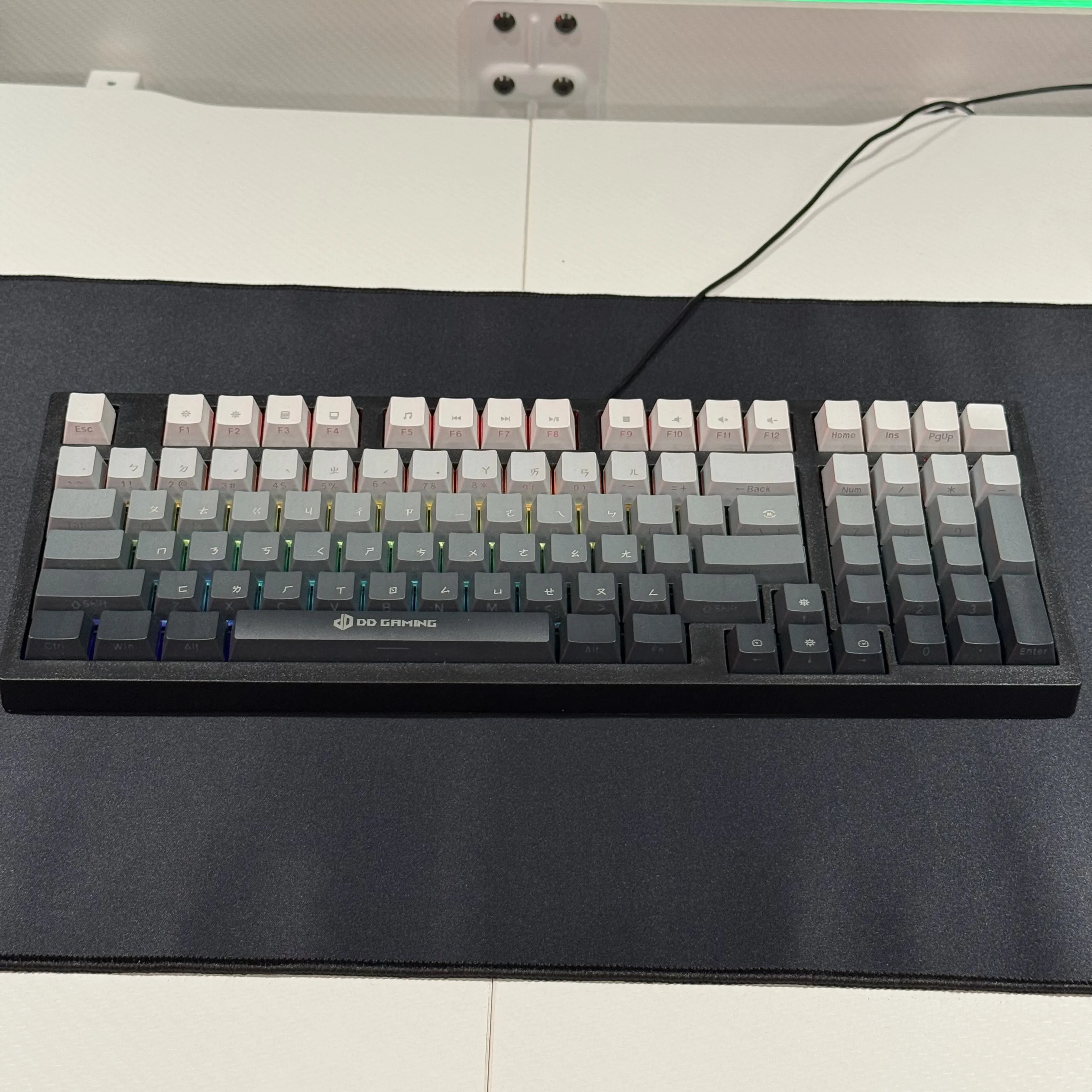 DD機械式漸層綠鍵盤