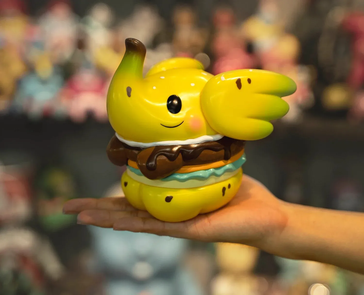 GIANT SIZE  BANANA BURGER  ELFIE