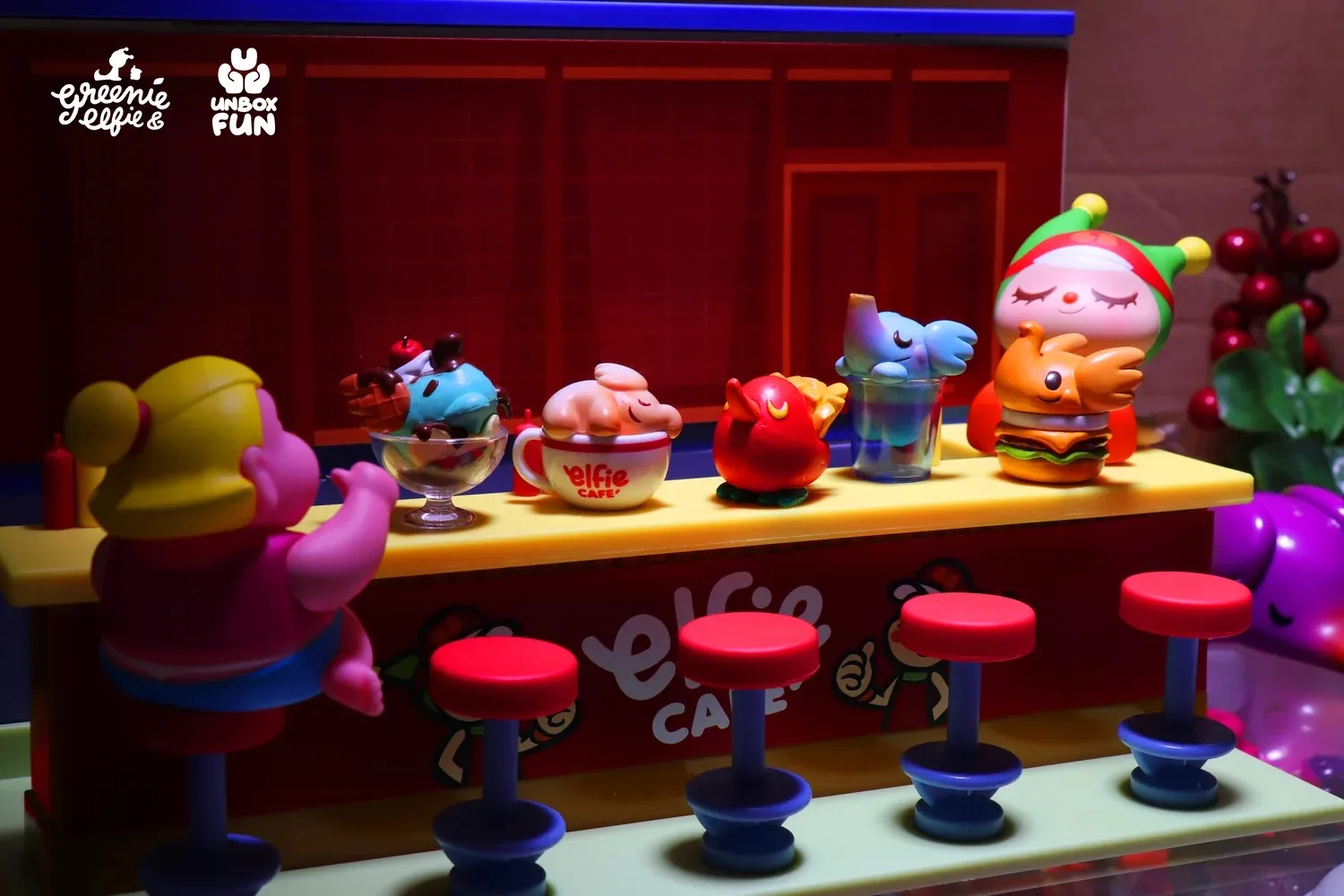 ELFIE'S CAFE  MINI FIGURE COMBO  BOX SET  - WAREHO