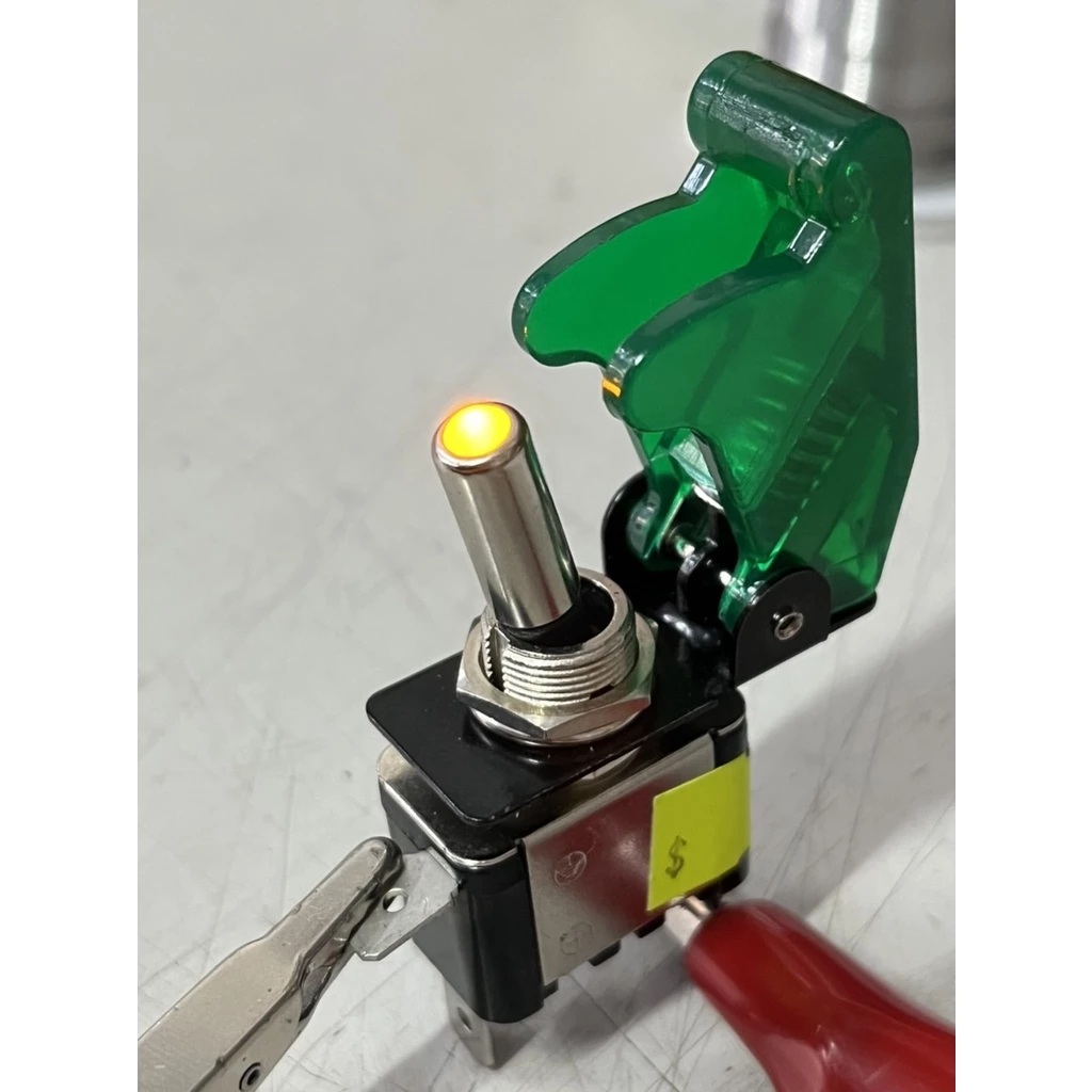 【高總裁LED 】台灣現貨 翻蓋搖頭開關 帶LED燈 車用開關 飛機開關 3腳 霧燈開關 啟動開關 掀蓋式開關 斷電開關