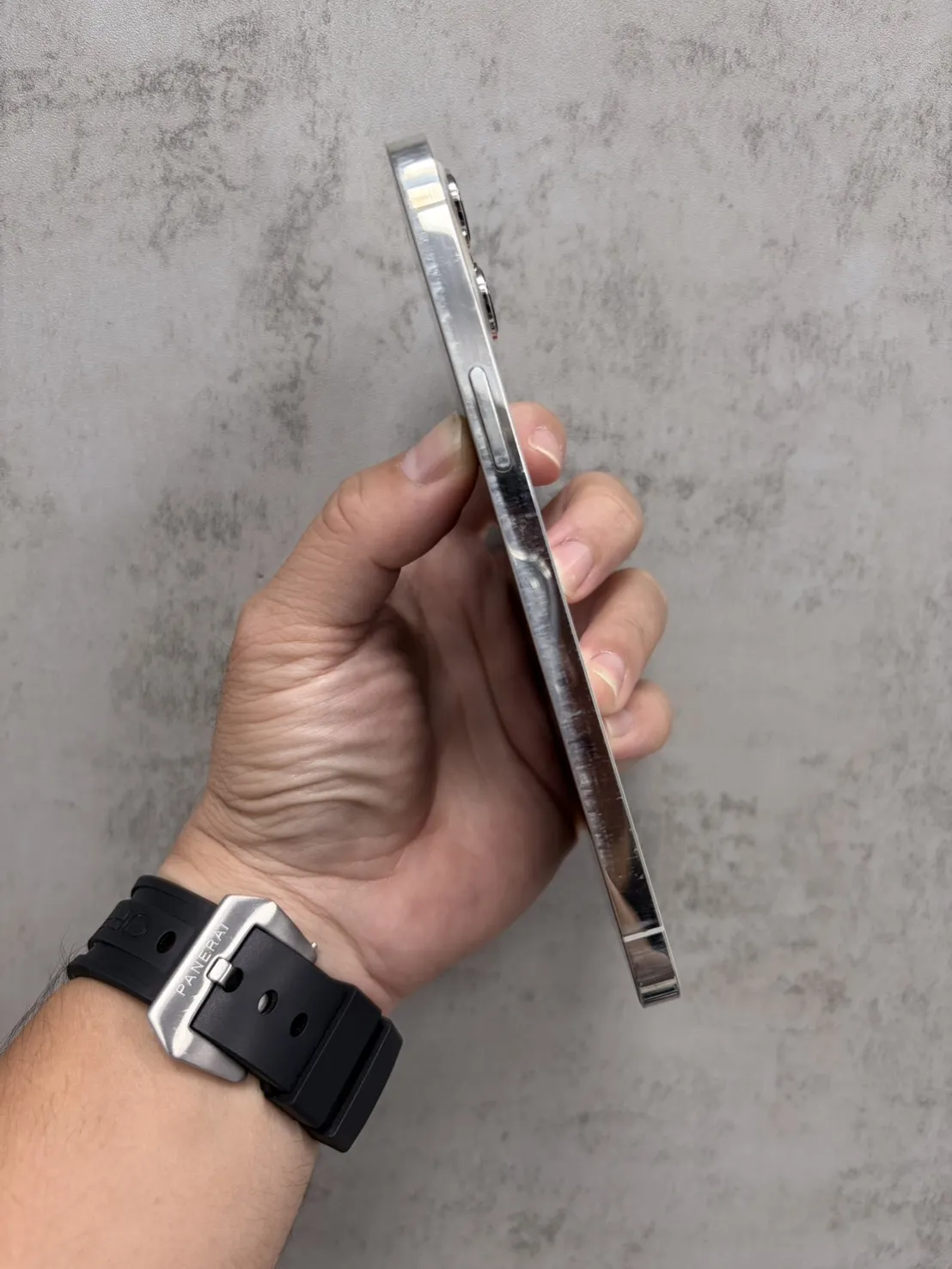 12 Pro Max 256G白 螢幕一小點漏液 #33