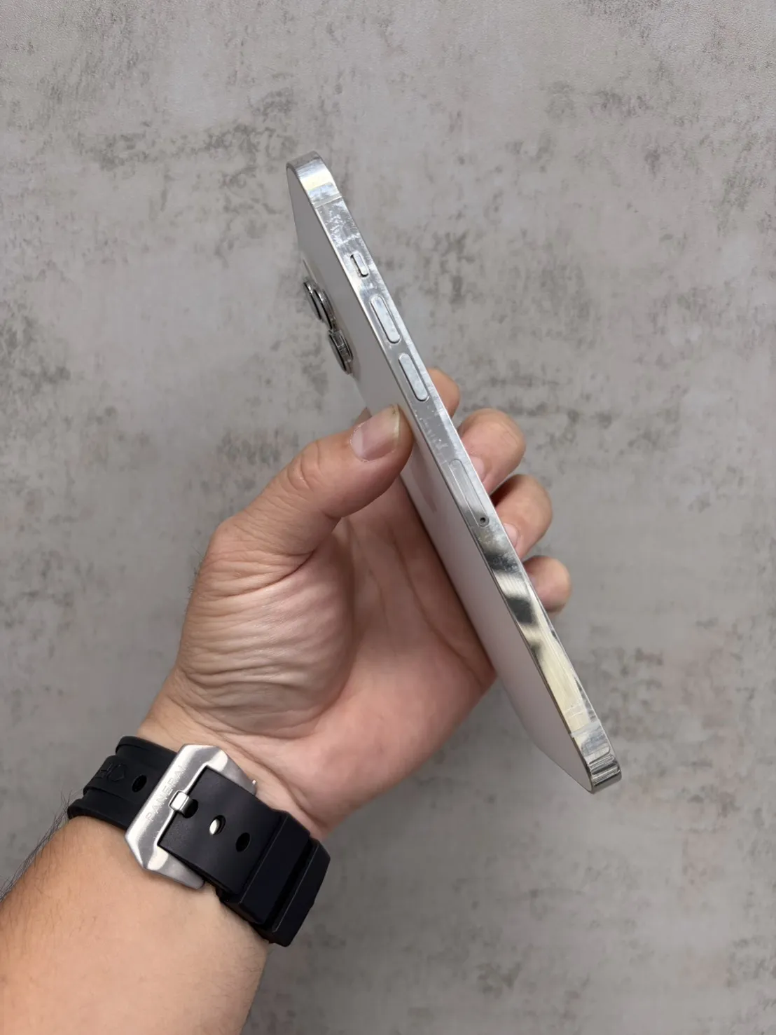 12 Pro Max 256G白 螢幕一小點漏液 #33