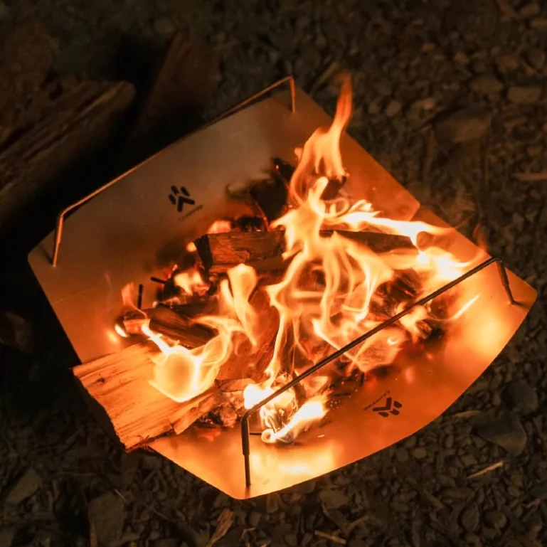 CAMPFIRE 鈦坦輕量焚火台【綠色工場】營火部落 柴爐 取暖爐 烤架 純鈦材質 附收納袋 鈦坦擋風板