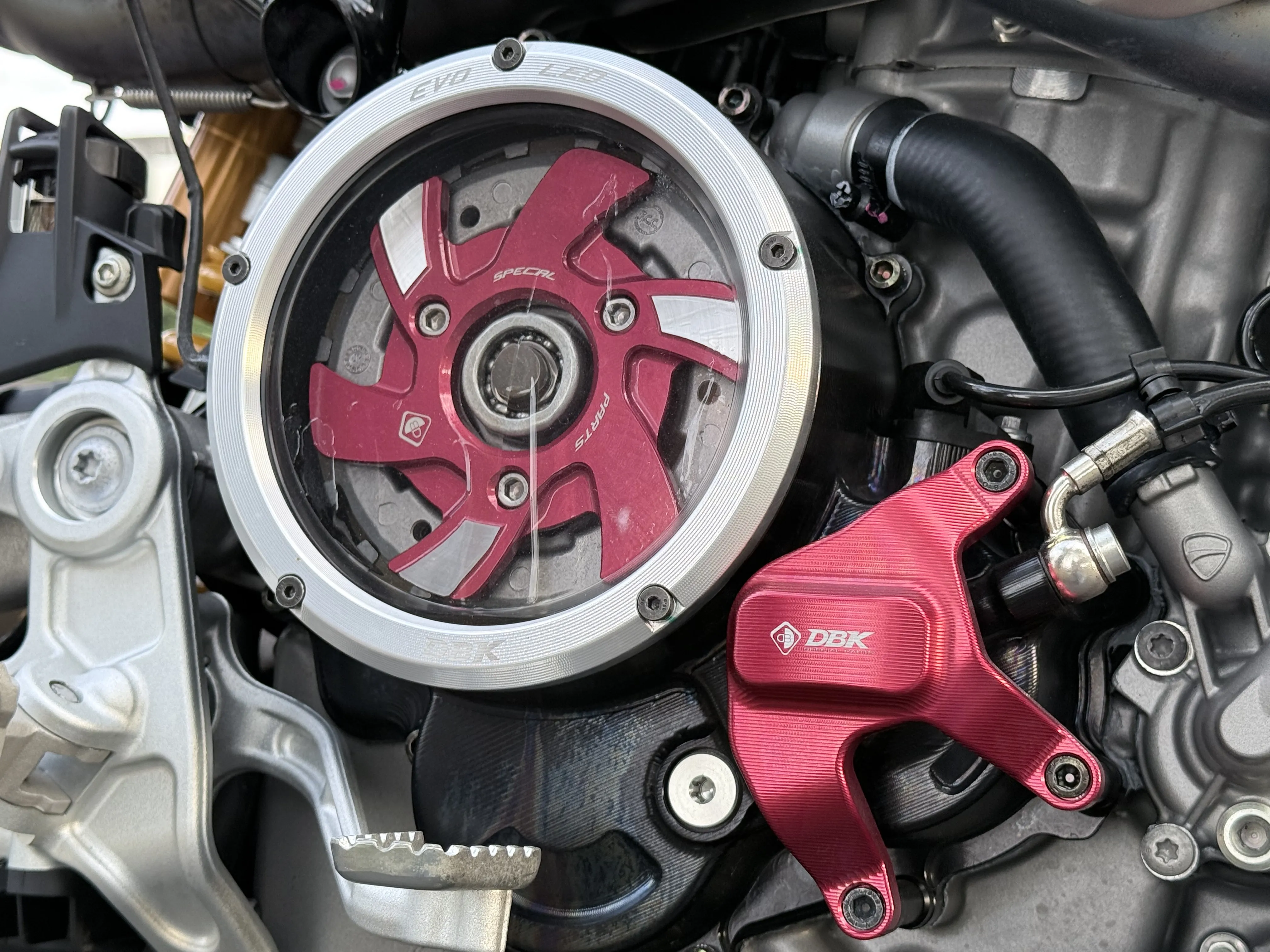2024 DUCATI HYPERMOTARD 698