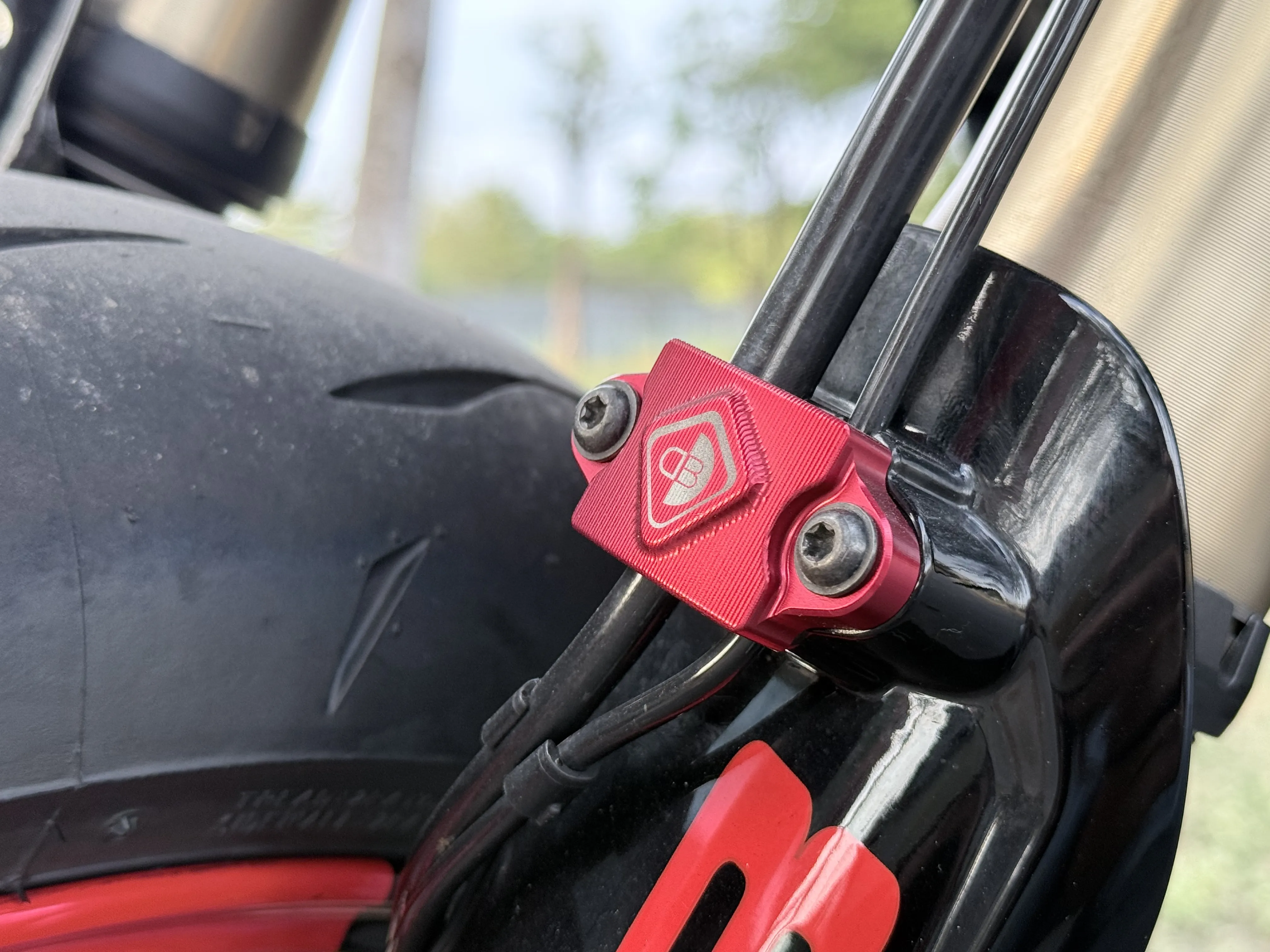2024 DUCATI HYPERMOTARD 698