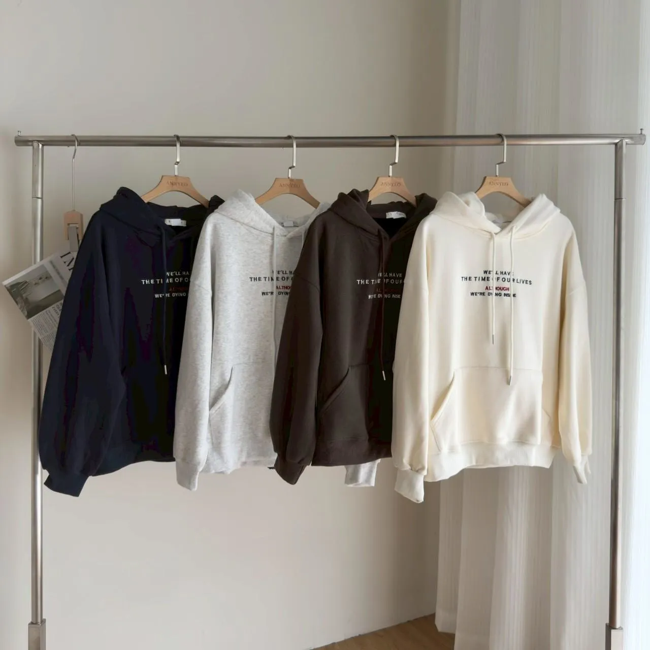 英文刺繡連帽T