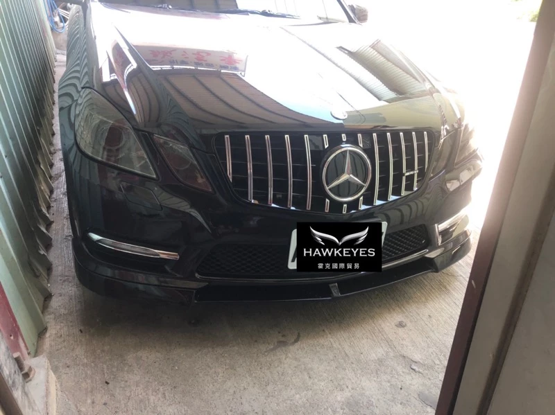 Benz W212/S212 (E200 E250 E350)前期GT直柵式水箱罩( 銀/黑，兩色可選)