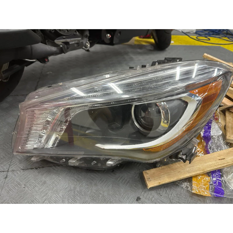 Benz W117 CLA 原廠HID 大燈一對~僅有一組現貨