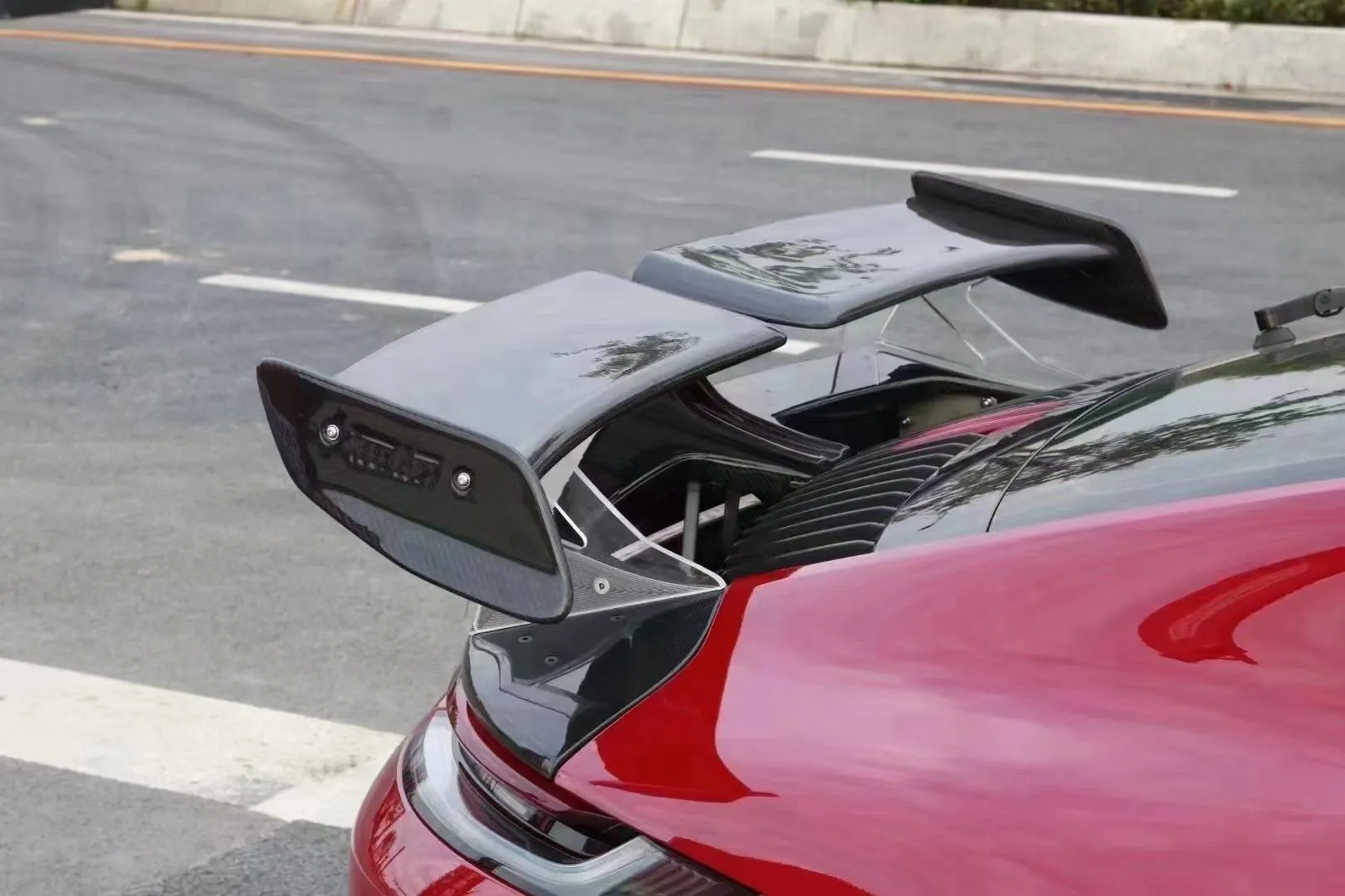 新款 Porsche 保時捷 911/992 Techart泰赫亞特全碳纖維尾翼