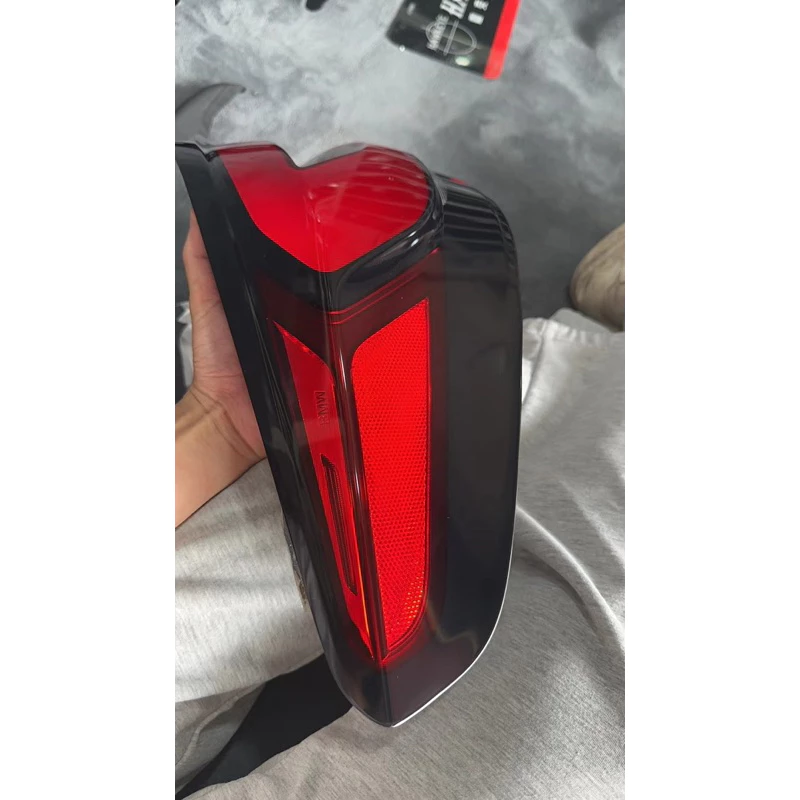 BMW G30 5系 原廠LCI新款 紅黑尾燈