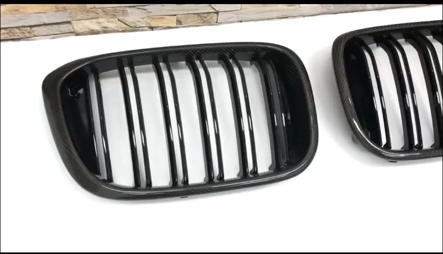 BMW 新款X3 G01/X4 G02 前期 雙線亮黑碳纖維水箱護罩