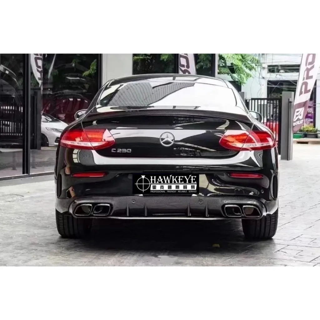 Benz 賓士 W205雙門改裝AMG款大包(搭配碳纖維下巴)