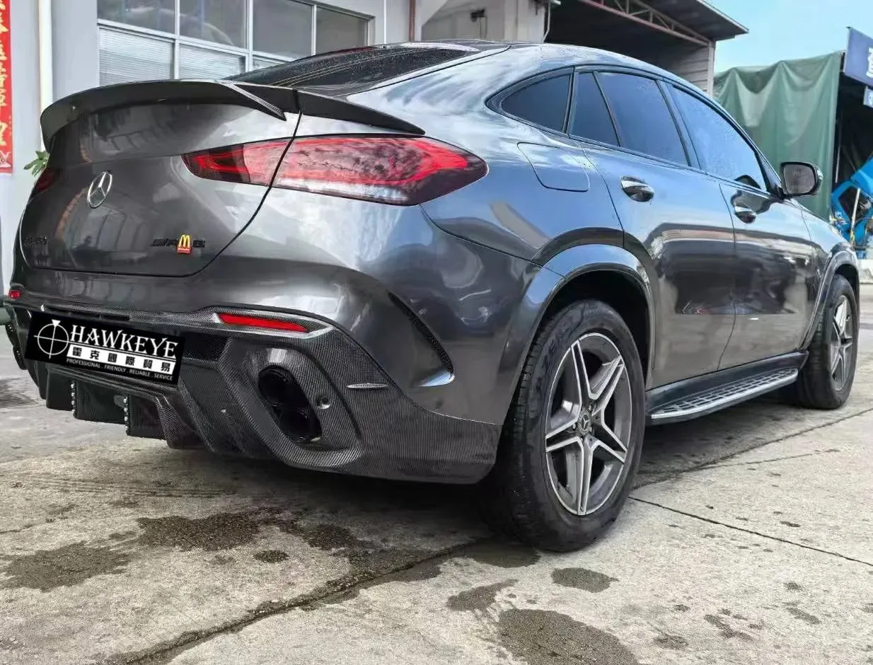 Benz 賓士 20-24款 GLE Coupe LD款，配直式尾飾管，碳纖維後下巴