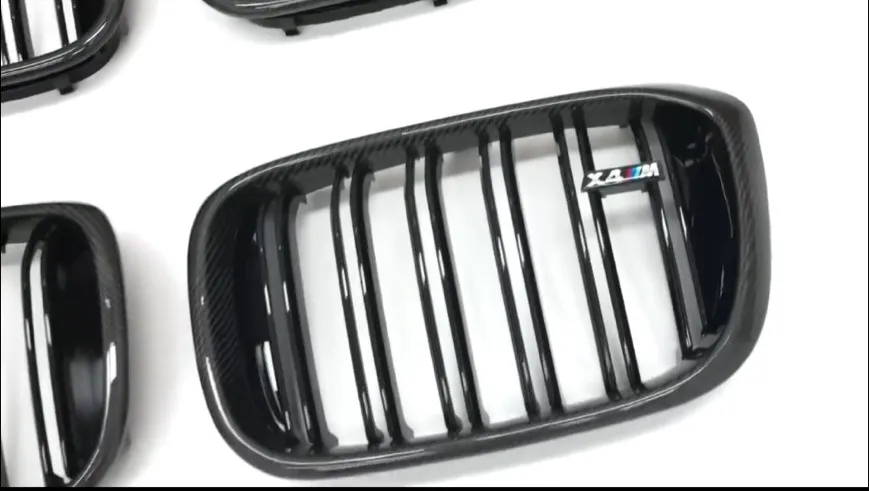 BMW 新款X3 G01/X4 G02 前期 雙線亮黑碳纖維水箱護罩