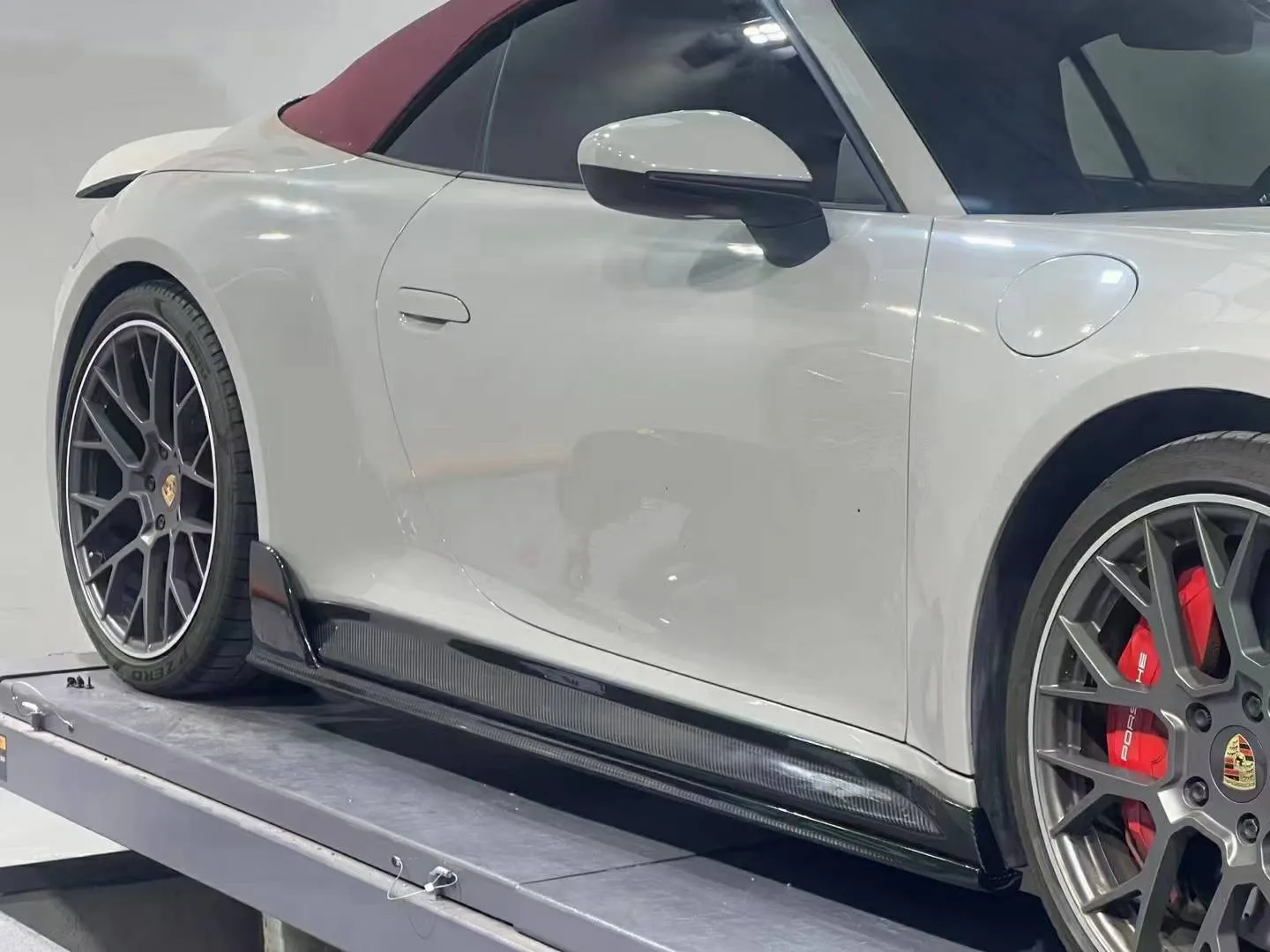 Porsche 保時捷 911/992碳纖維套件 FXX前下巴/泰赫亞特側裙/後下巴