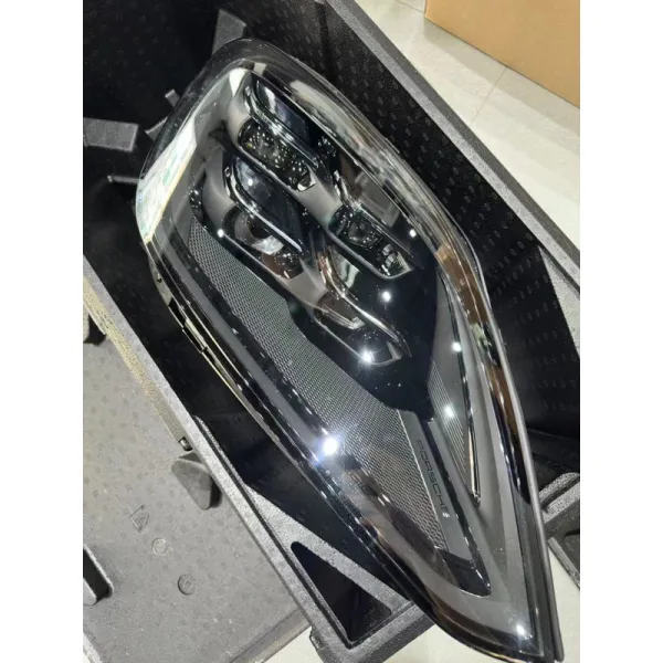 24年 保時捷 Porsche Cayenne 原廠高分辨率數字矩陣大燈