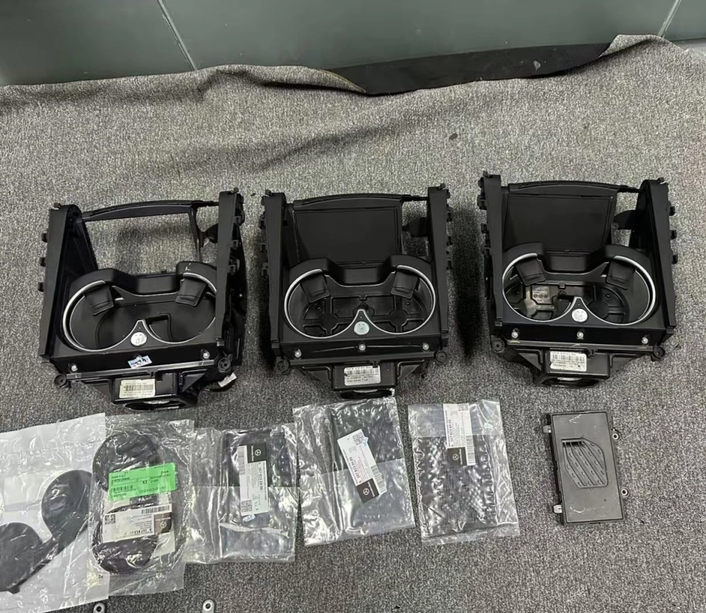 Benz 賓士 W463  (25年款大G)原廠冷熱水杯+無線充電