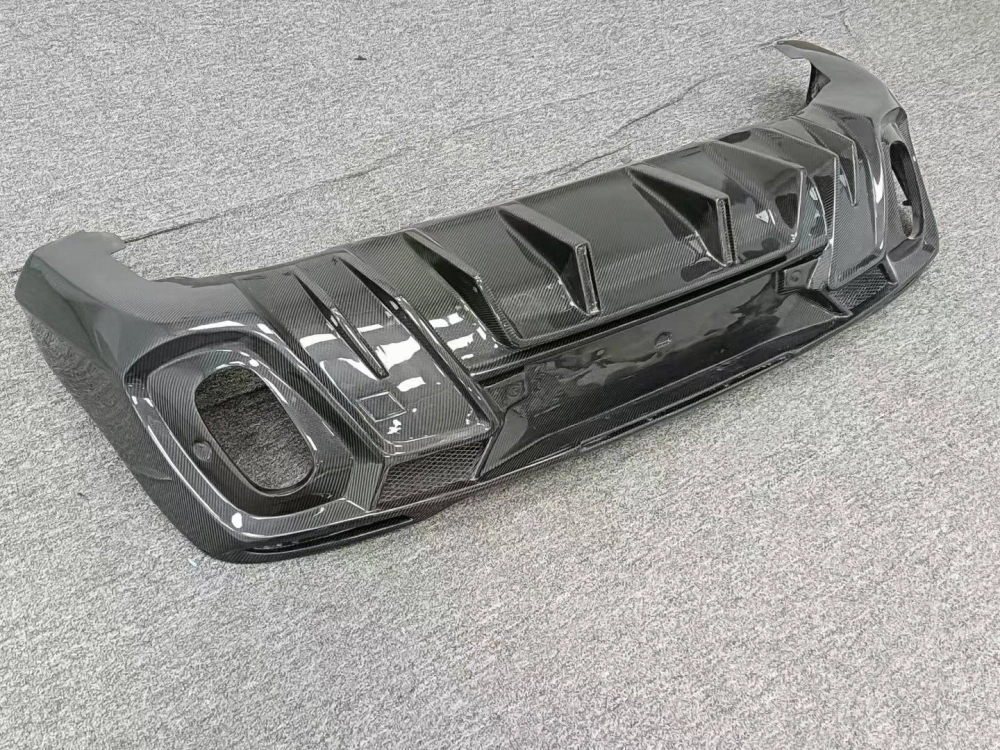 Benz 賓士 20-24款 GLE Coupe LD款，配直式尾飾管，碳纖維後下巴