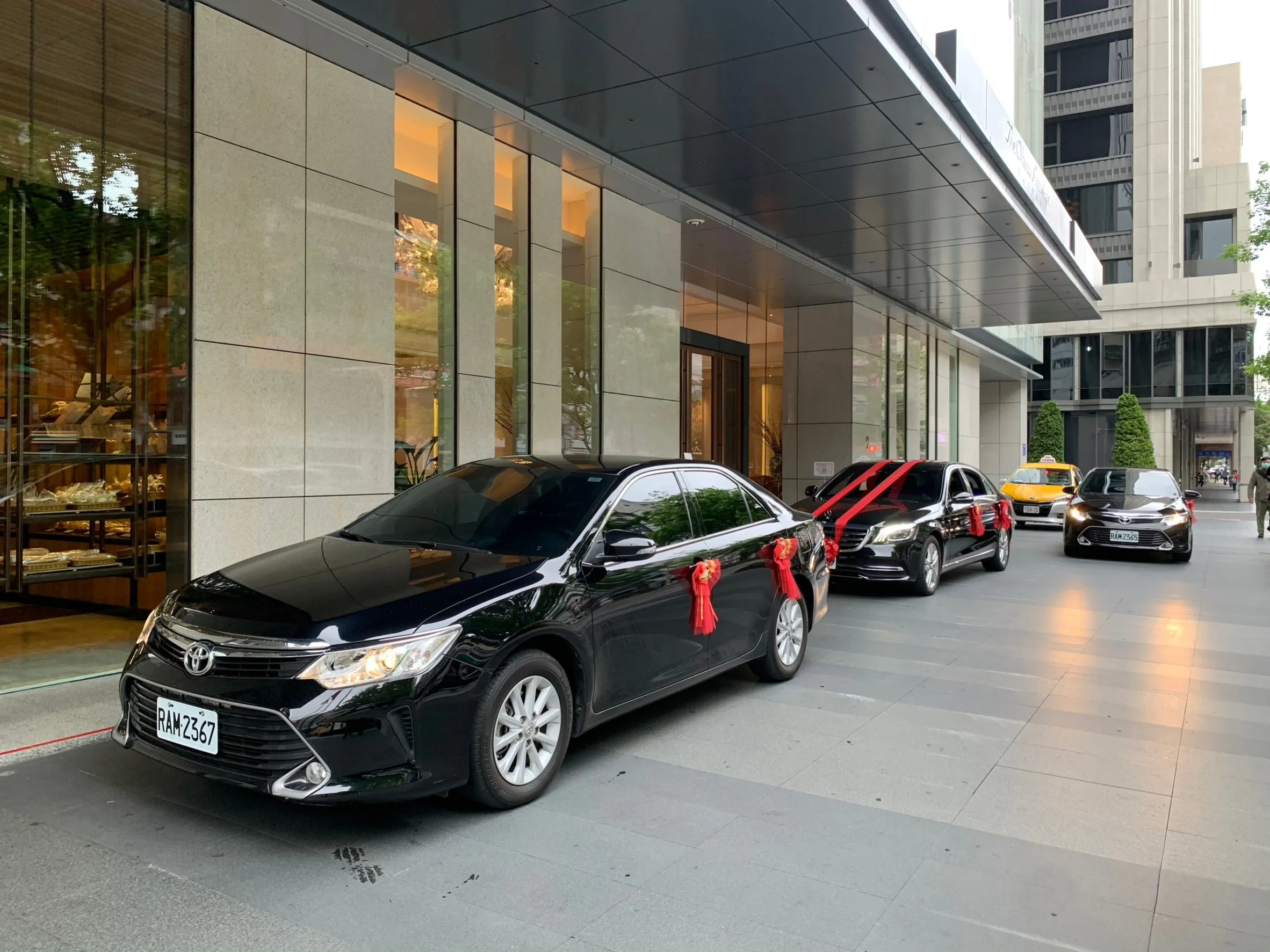 小改款W222賓士S350L加長型一台+高級轎車CAMRY一台