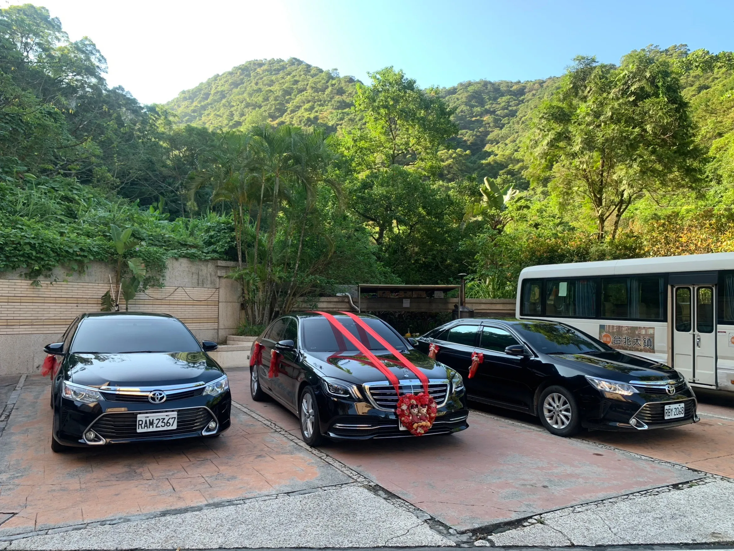 小改款W222賓士S350L加長型一台+高級轎車CAMRY一台