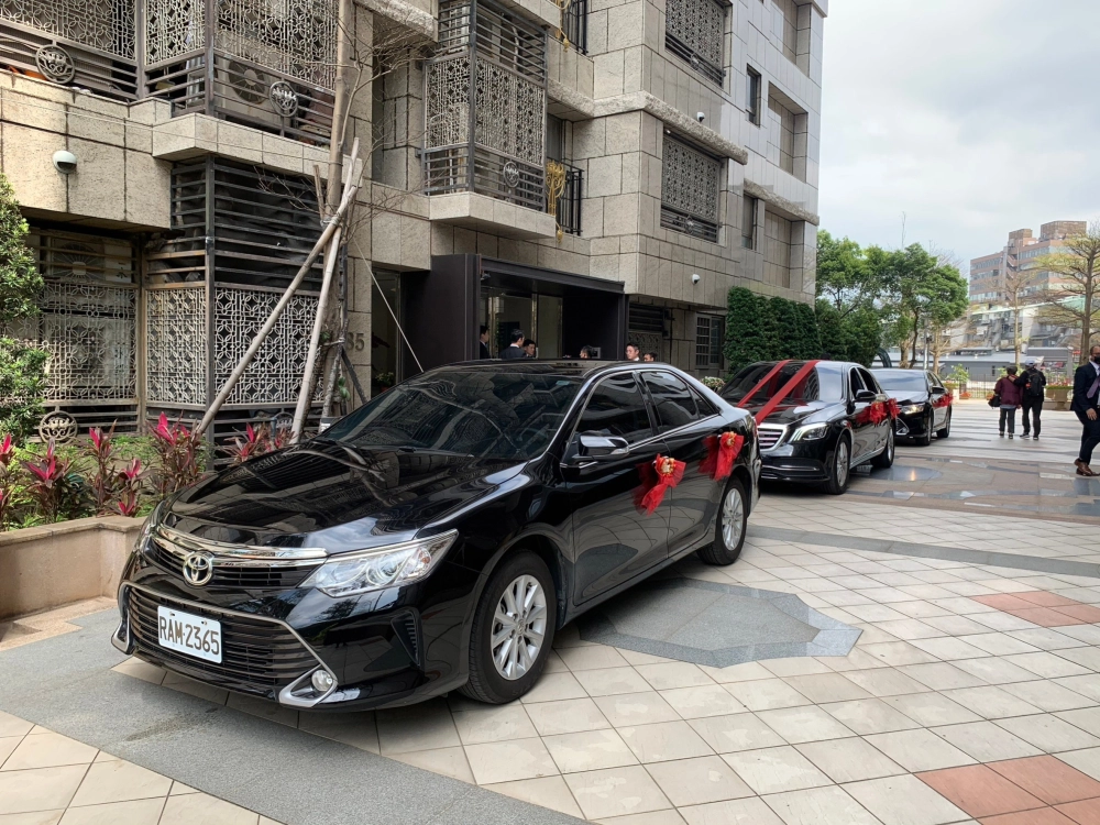 小改款W222賓士S350L加長型一台+高級轎車CAMRY兩台