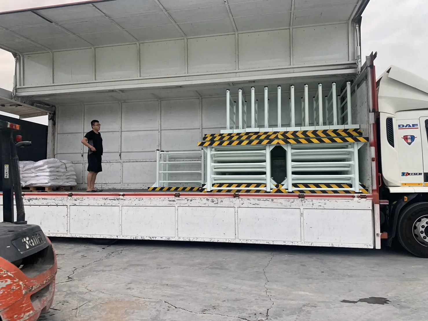 槽鋼護欄/型鋼護欄