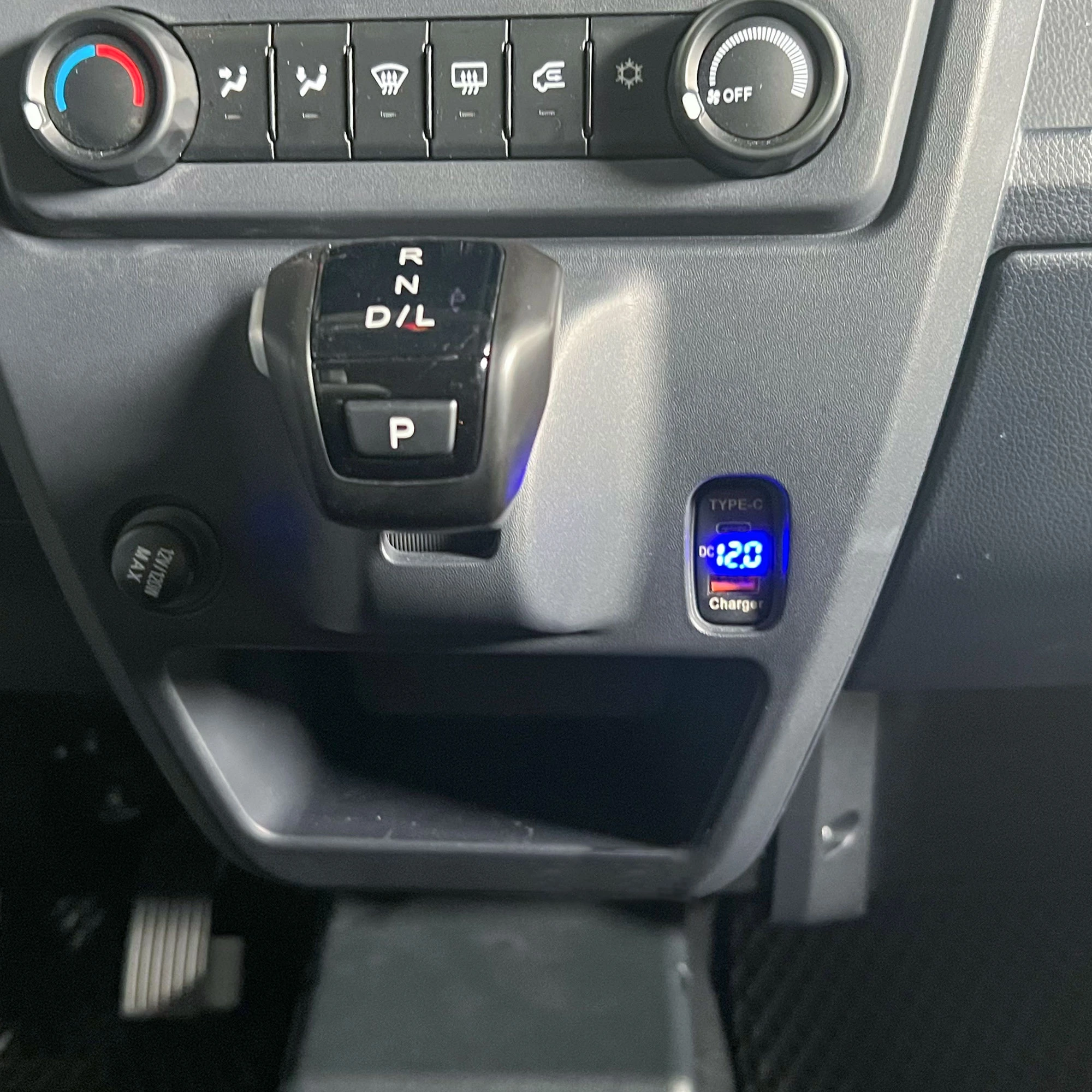 QC3.0 USB擴充插座+TypeA+C 快充