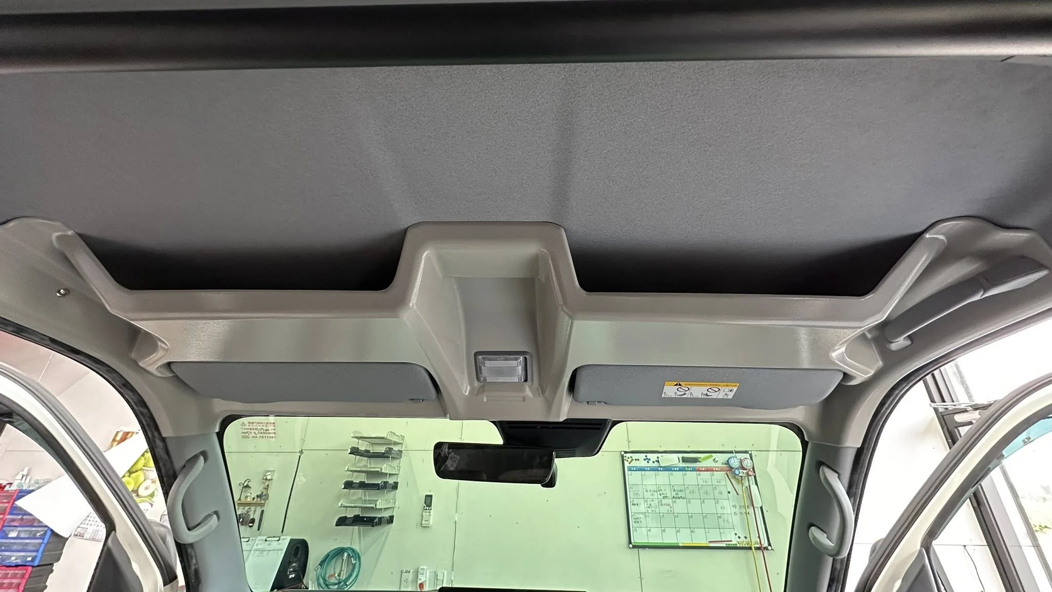 飛機艙置物架