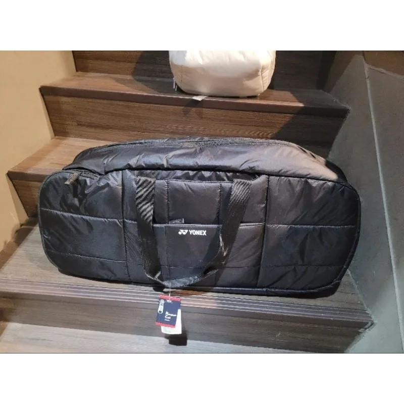 可愛國際版YONEX 橘色畫家聯名款 球包球袋側背月亮包。後背包。橢圓後背側背兩用球袋／側背梯型包