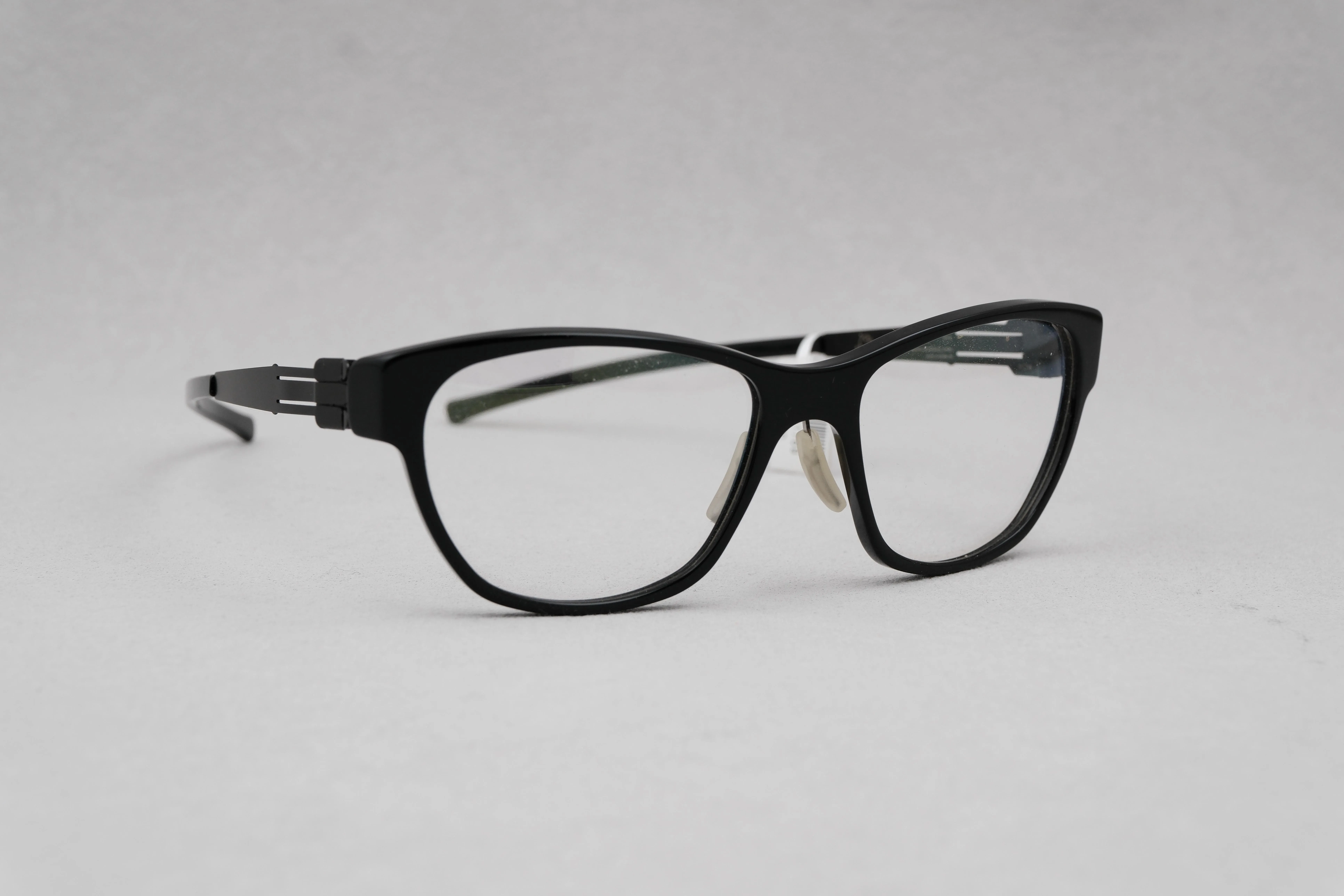 ic!berlin ic!berlin model black hol