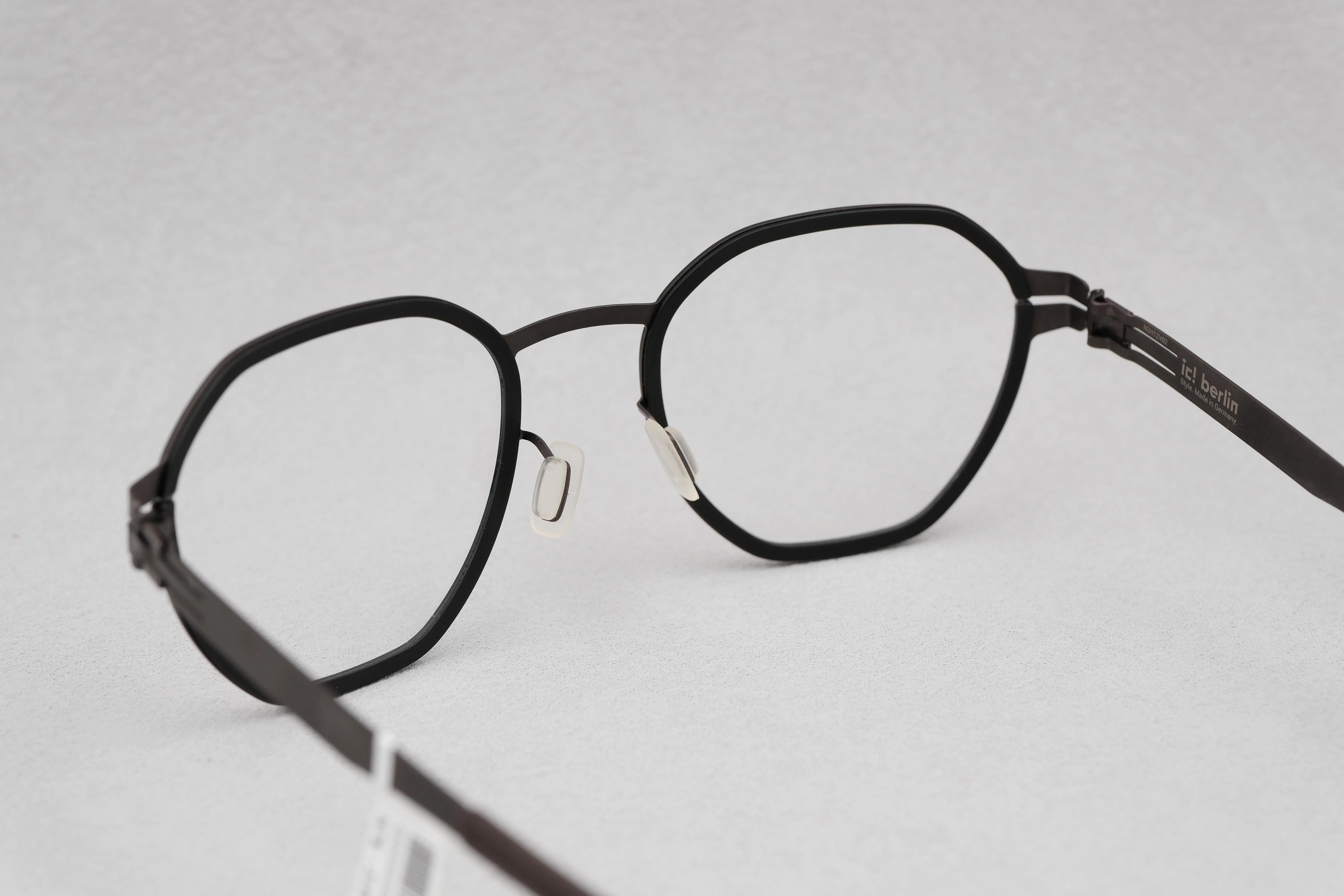 ic!berlin Carbon Black/Teak