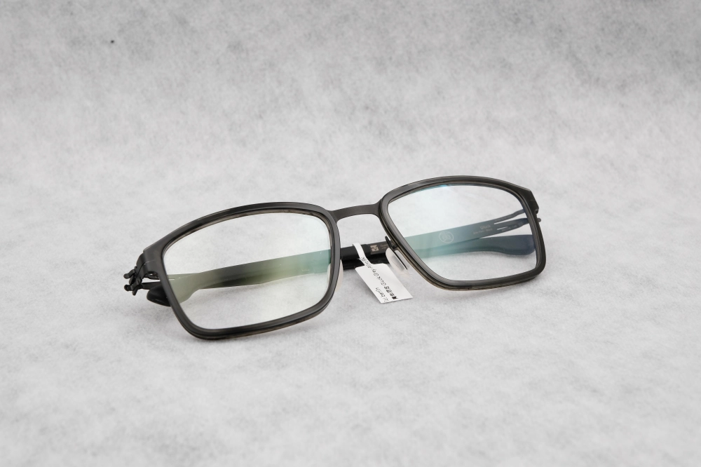 ic!berlin 寅年限定 Gluck Grey Flint/BK