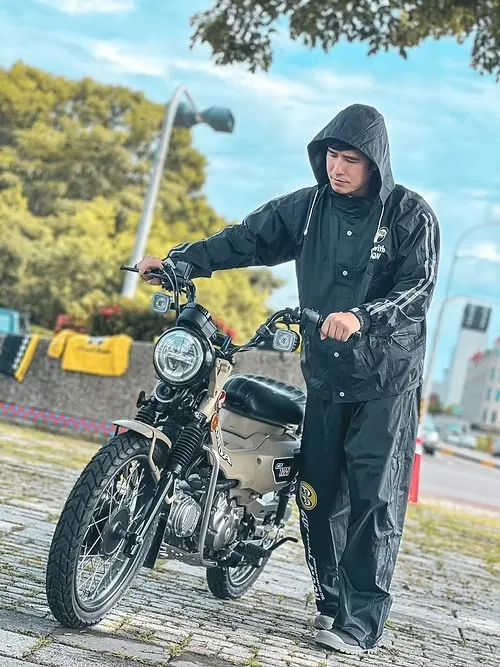 MOONEYES 騎士 兩件式雨衣 風衣 黑色款