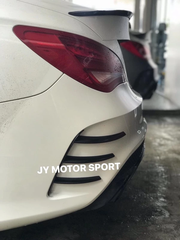BENZ W117 CLA250 45 W205 4門 2門 C300 C200 C43 後保桿鷹爪風刀亮黑