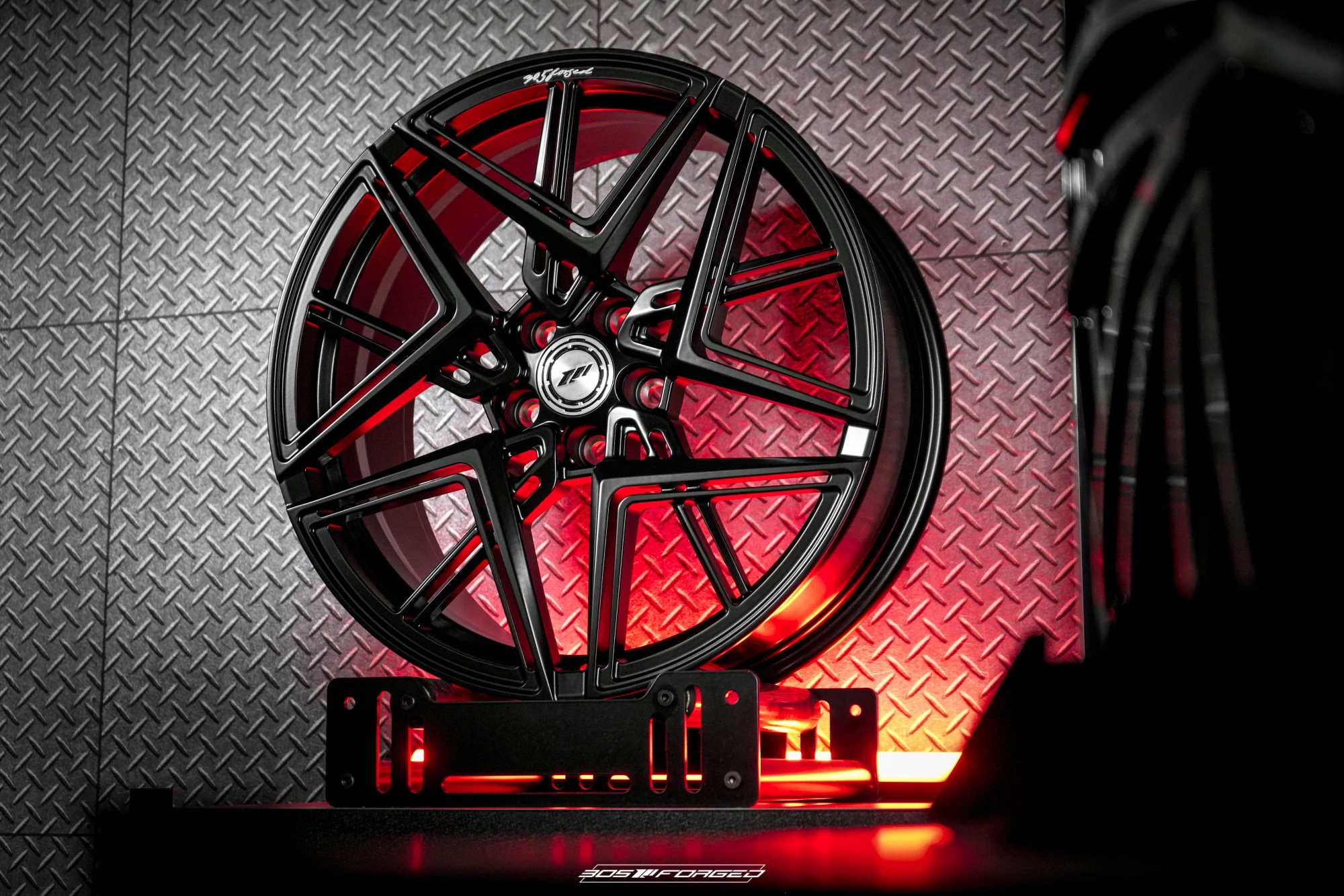 ◤ 305FORGED UF168 ◢ 單片式鍛造鋁圈  俐落多爪線條 × 左右璇戰鬥風格 輕量化高剛性設定