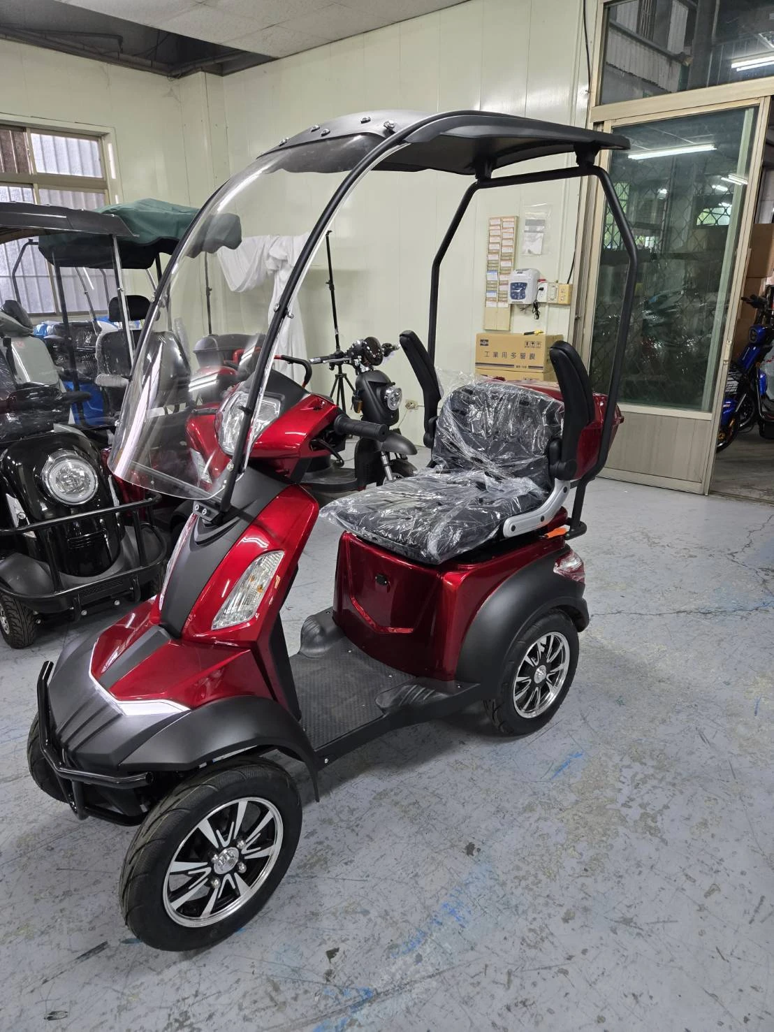 帶棚四輪代步車
