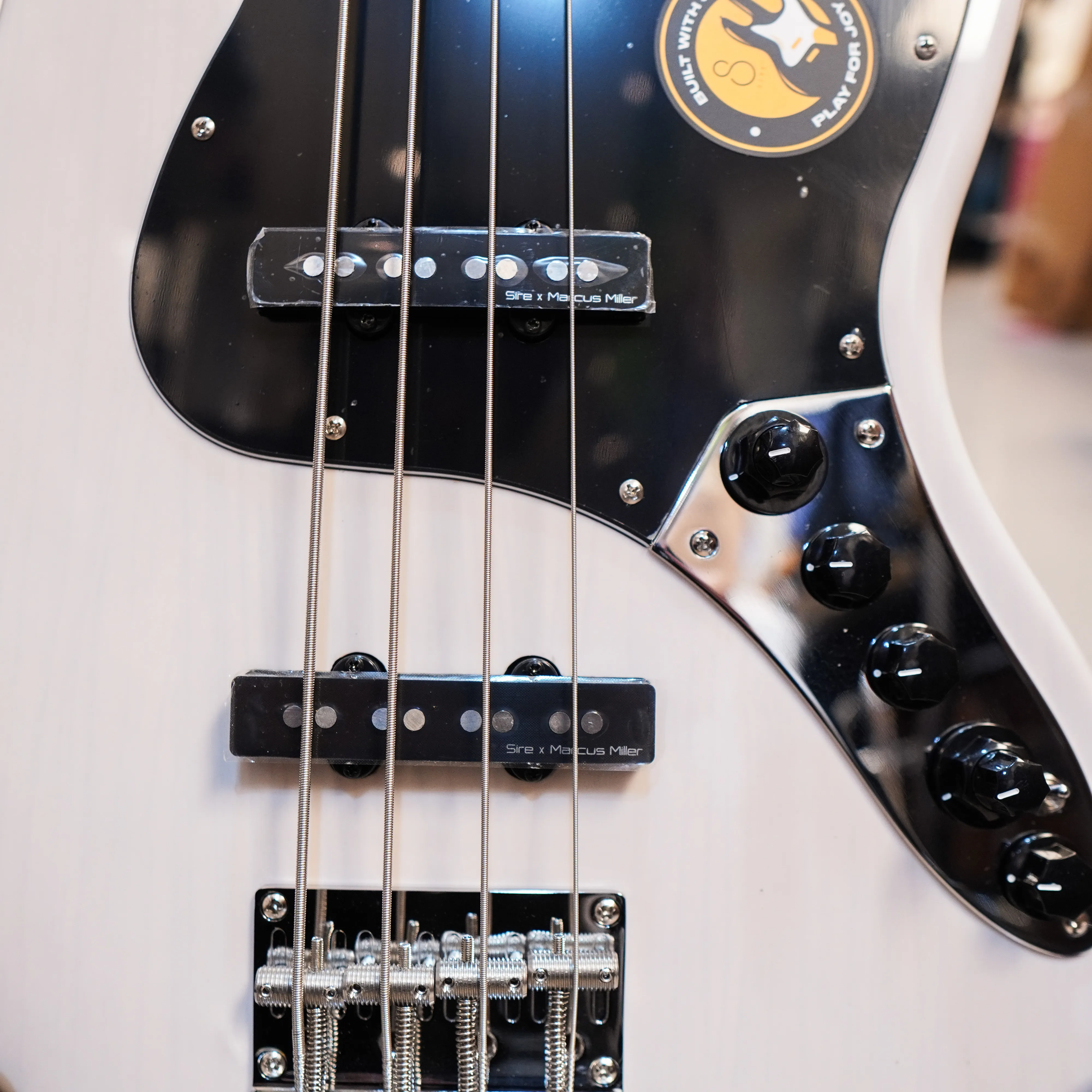 SIRE V7 Vintage Ash 4弦貝斯 白色