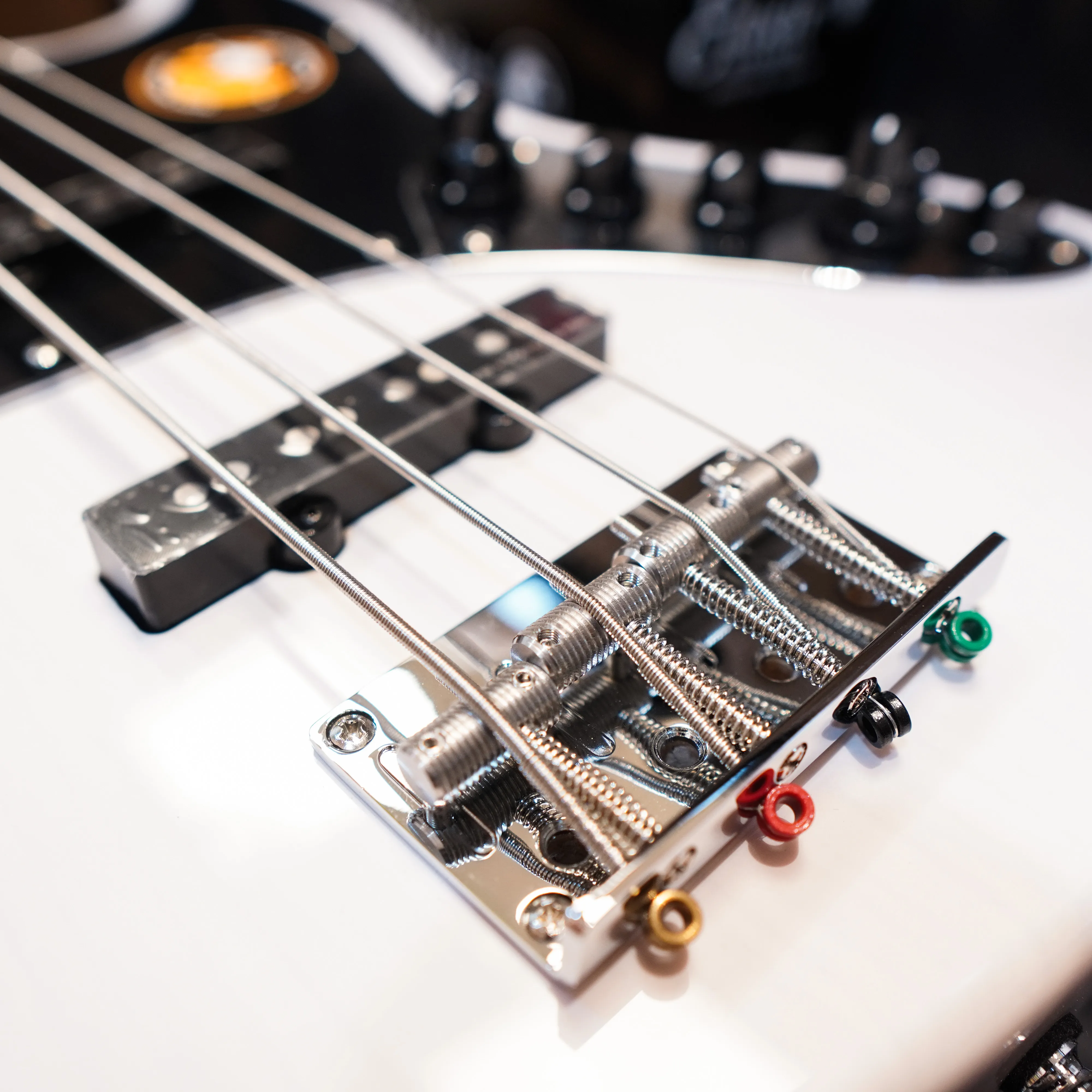 SIRE V7 Vintage Ash 4弦貝斯 白色