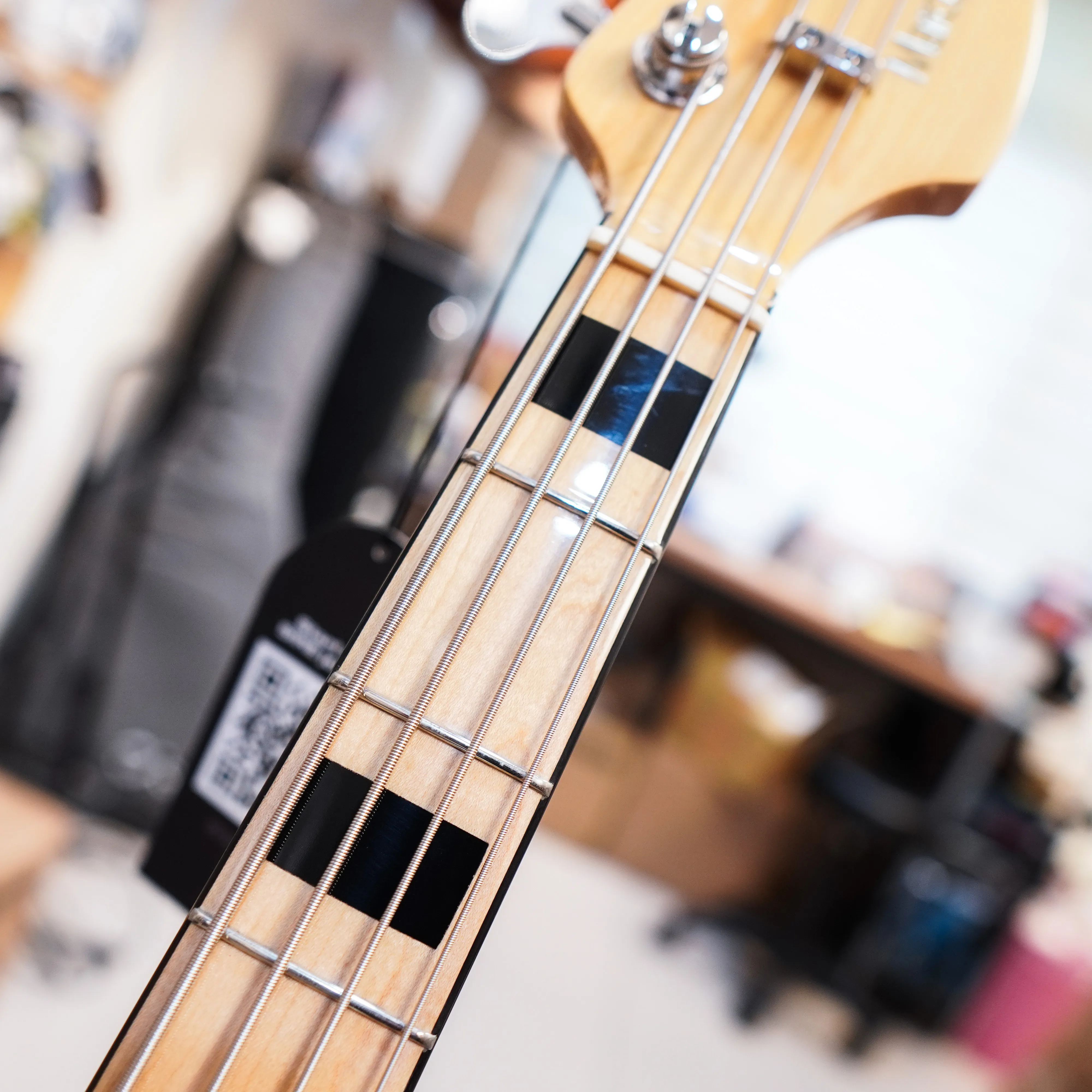 SIRE V7 Vintage Ash 4弦貝斯 白色