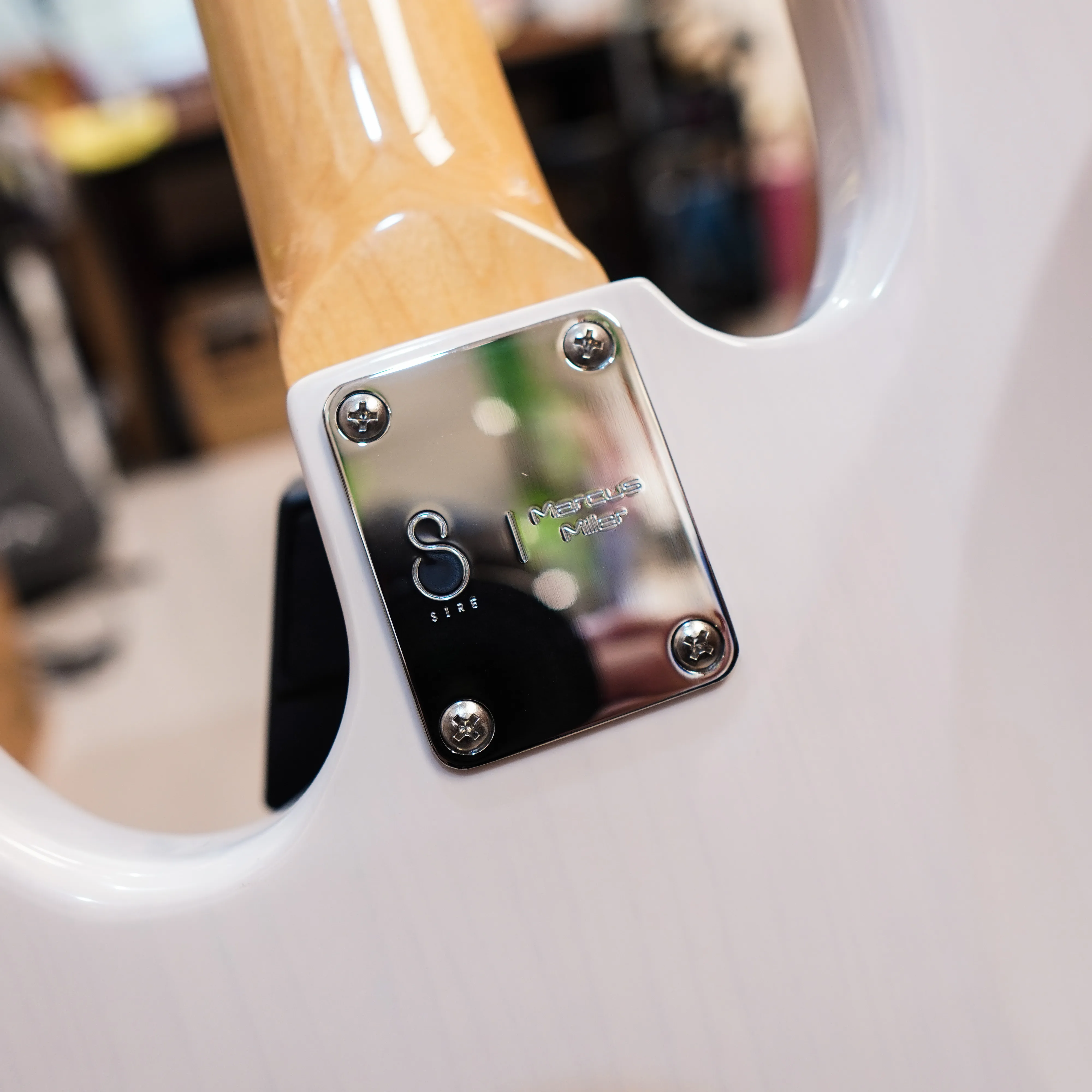 SIRE V7 Vintage Ash 4弦貝斯 白色