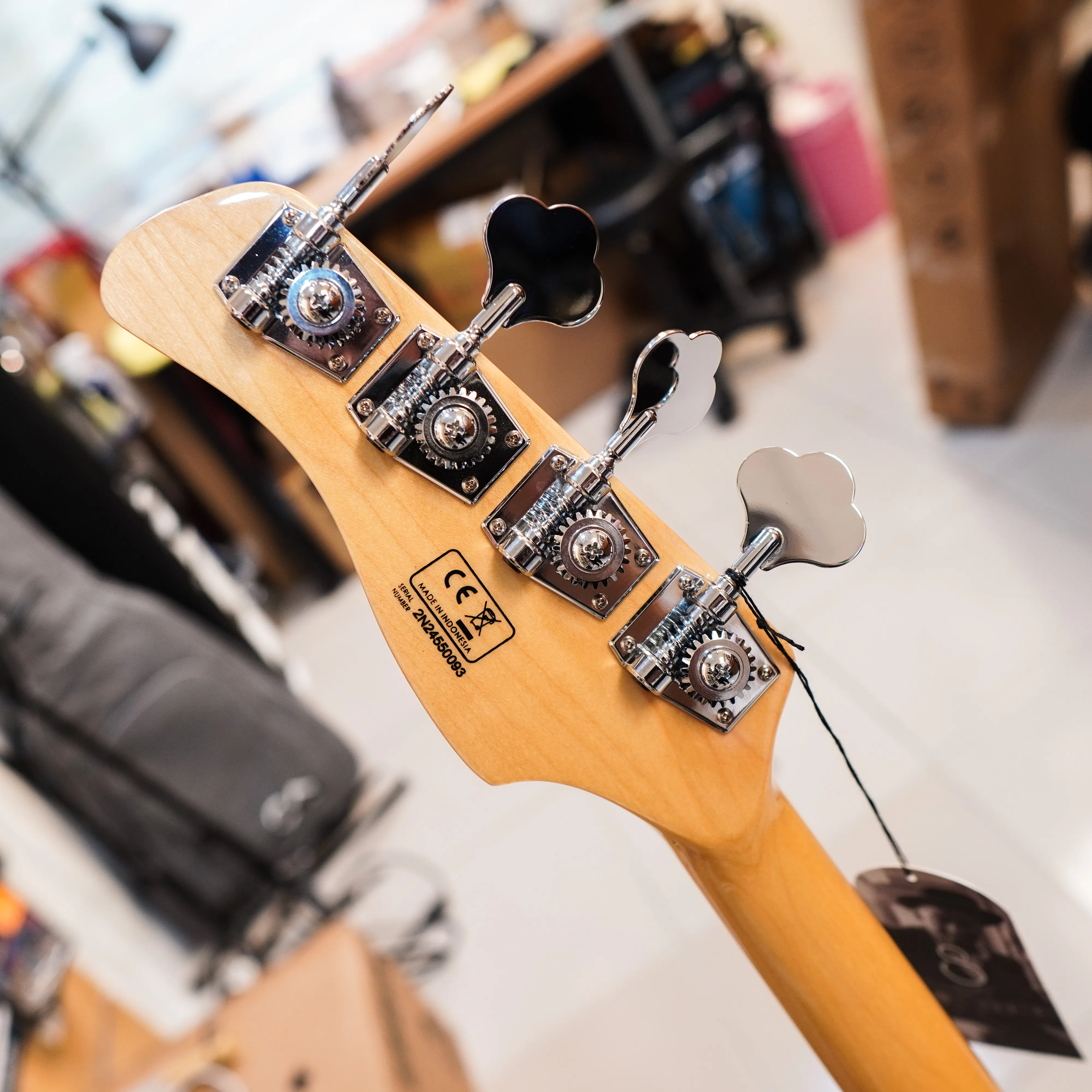 SIRE V7 Vintage Ash 4弦貝斯 白色