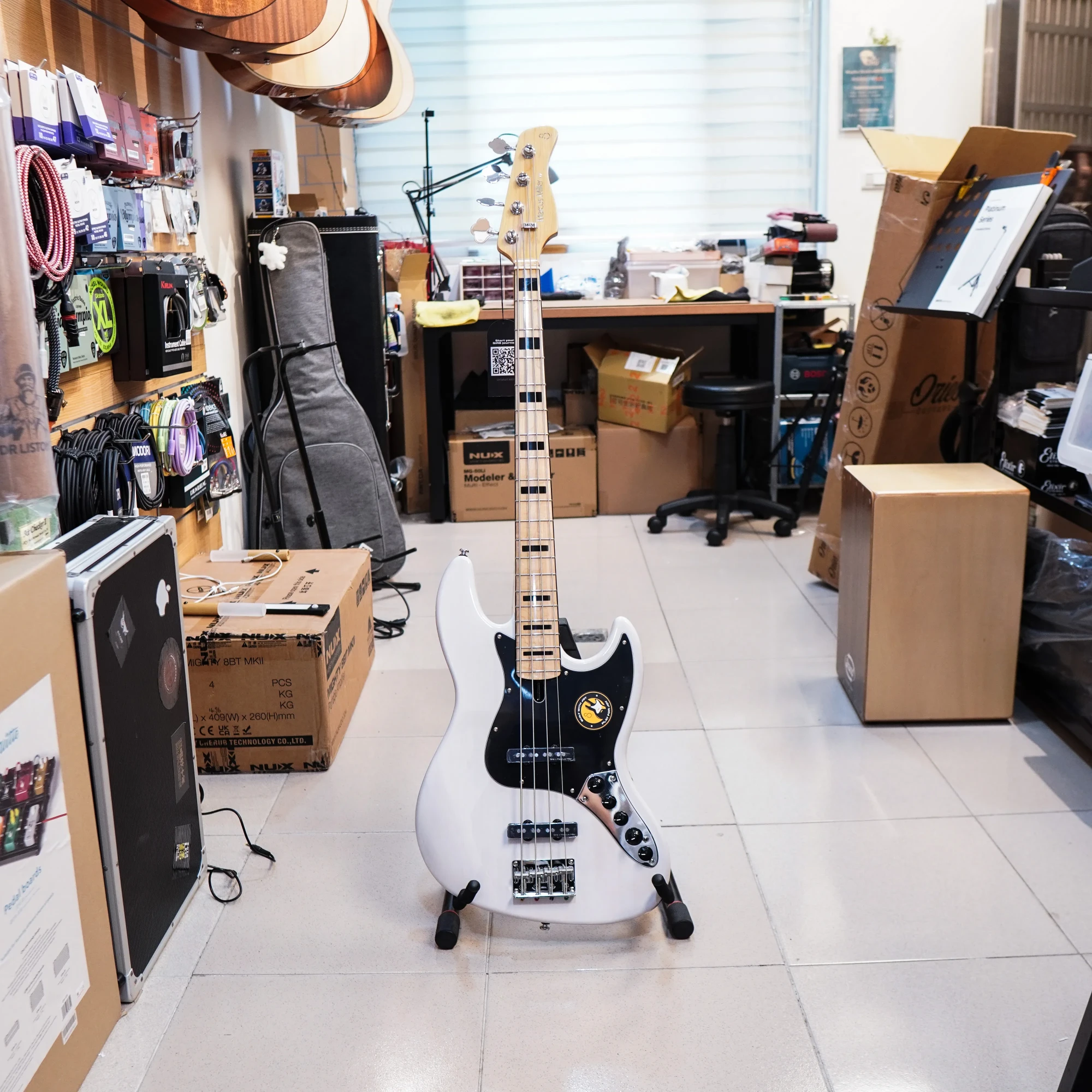 SIRE V7 Vintage Ash 4弦貝斯 白色