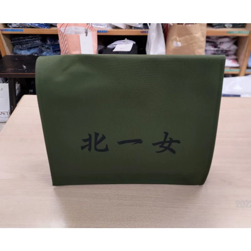 中山女高中山女中書包，北一女，建國中學，師大附中，側背包，復古包，大書包另有素面書包，代客刺繡客化