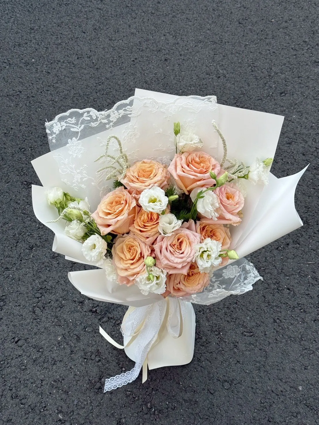 蜜桃蕾絲花束