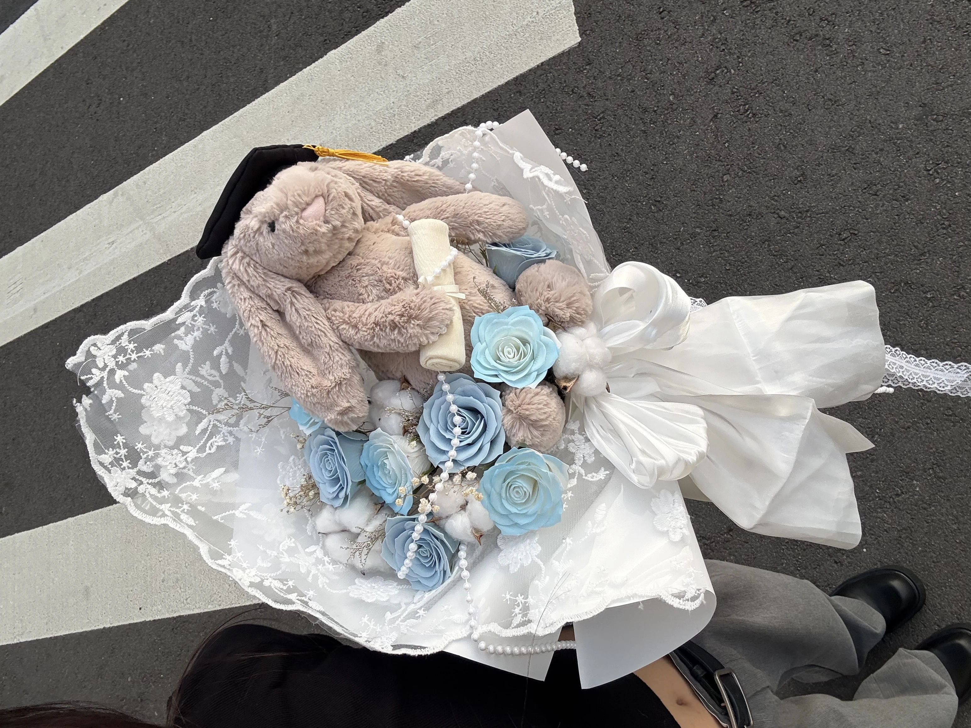 Jellycat畢業藍兔花