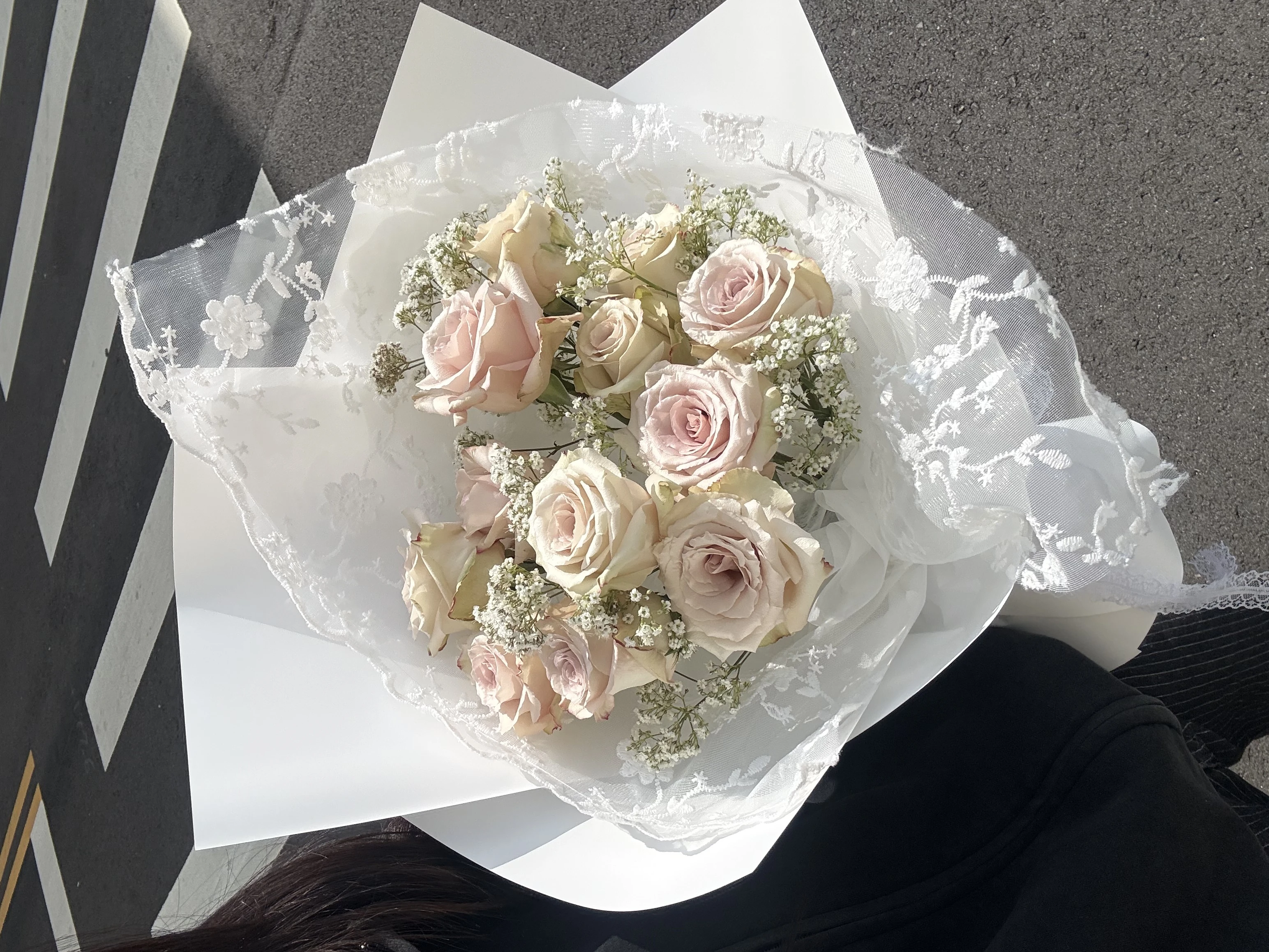 蕾絲玫瑰花束